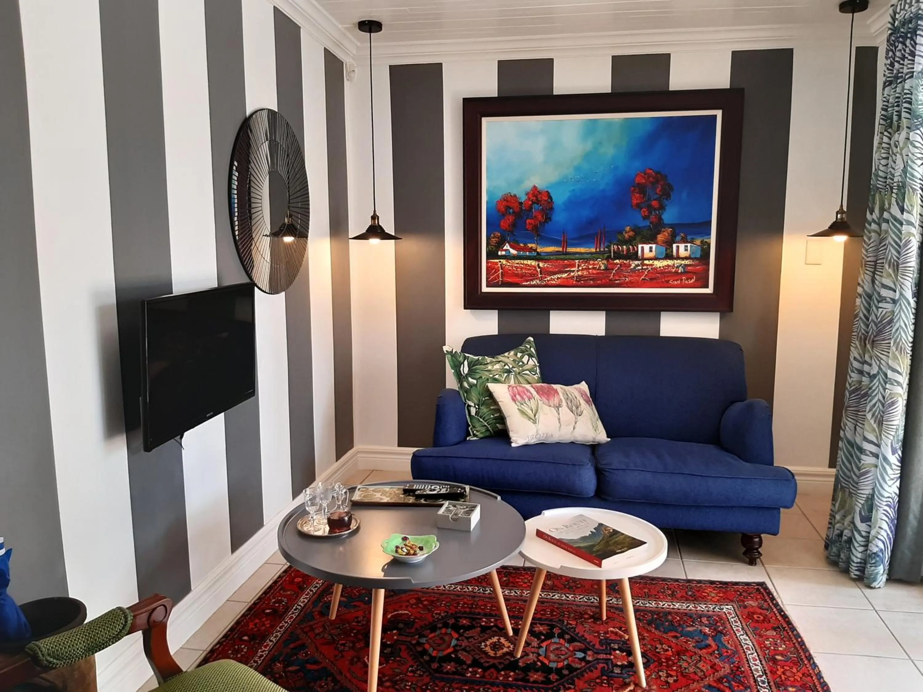 TV and multimedia in At 98 on Lynburn Guest House