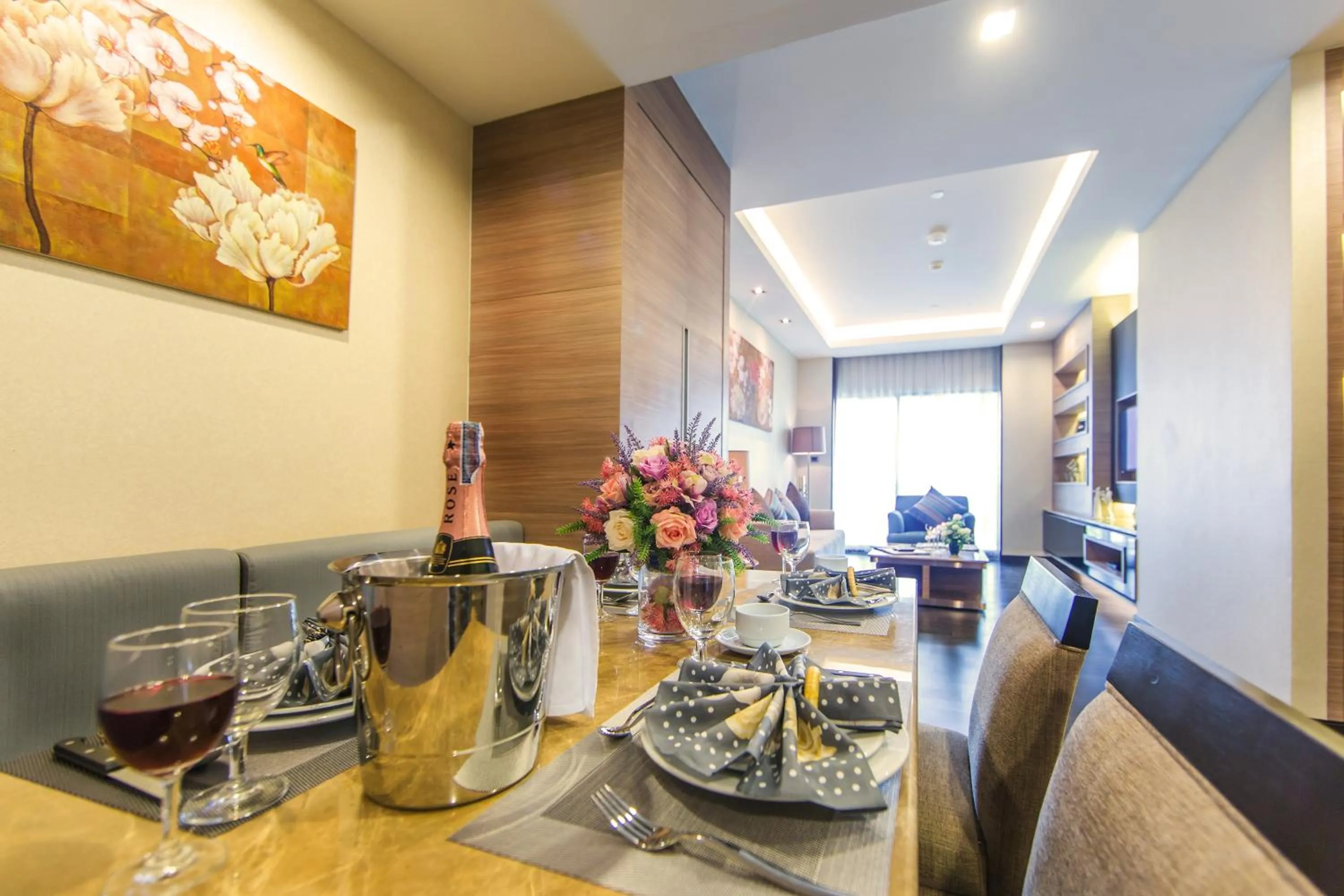 Dining area in Qiss Residence by Bliston