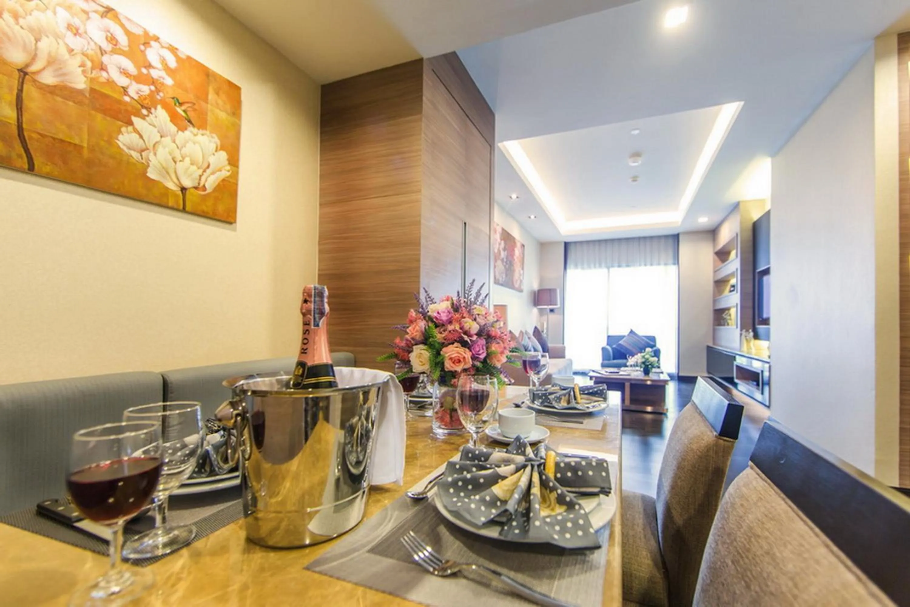 Dining area in Qiss Residence by Bliston