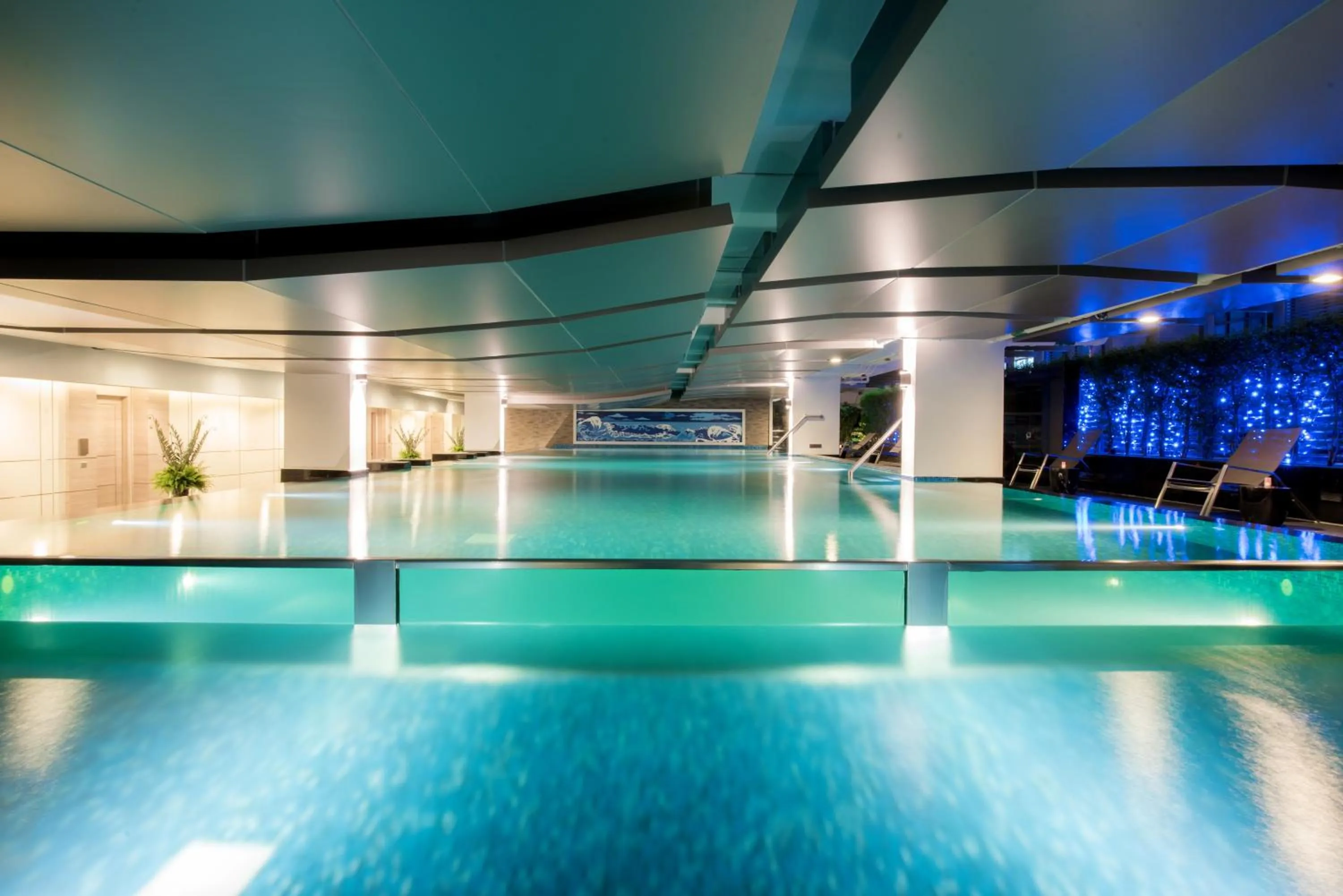 Swimming pool in Qiss Residence by Bliston