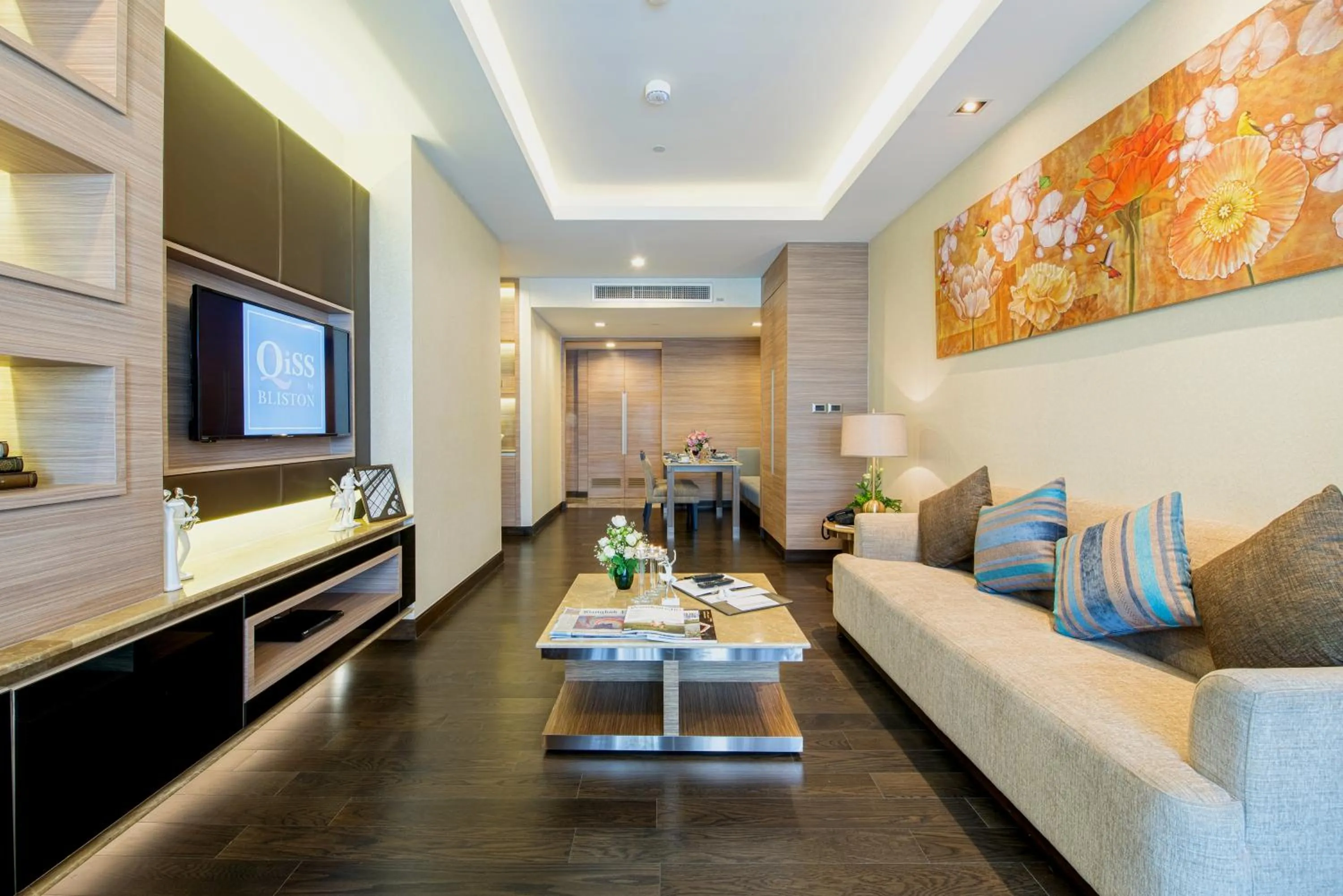 Living room in Qiss Residence by Bliston