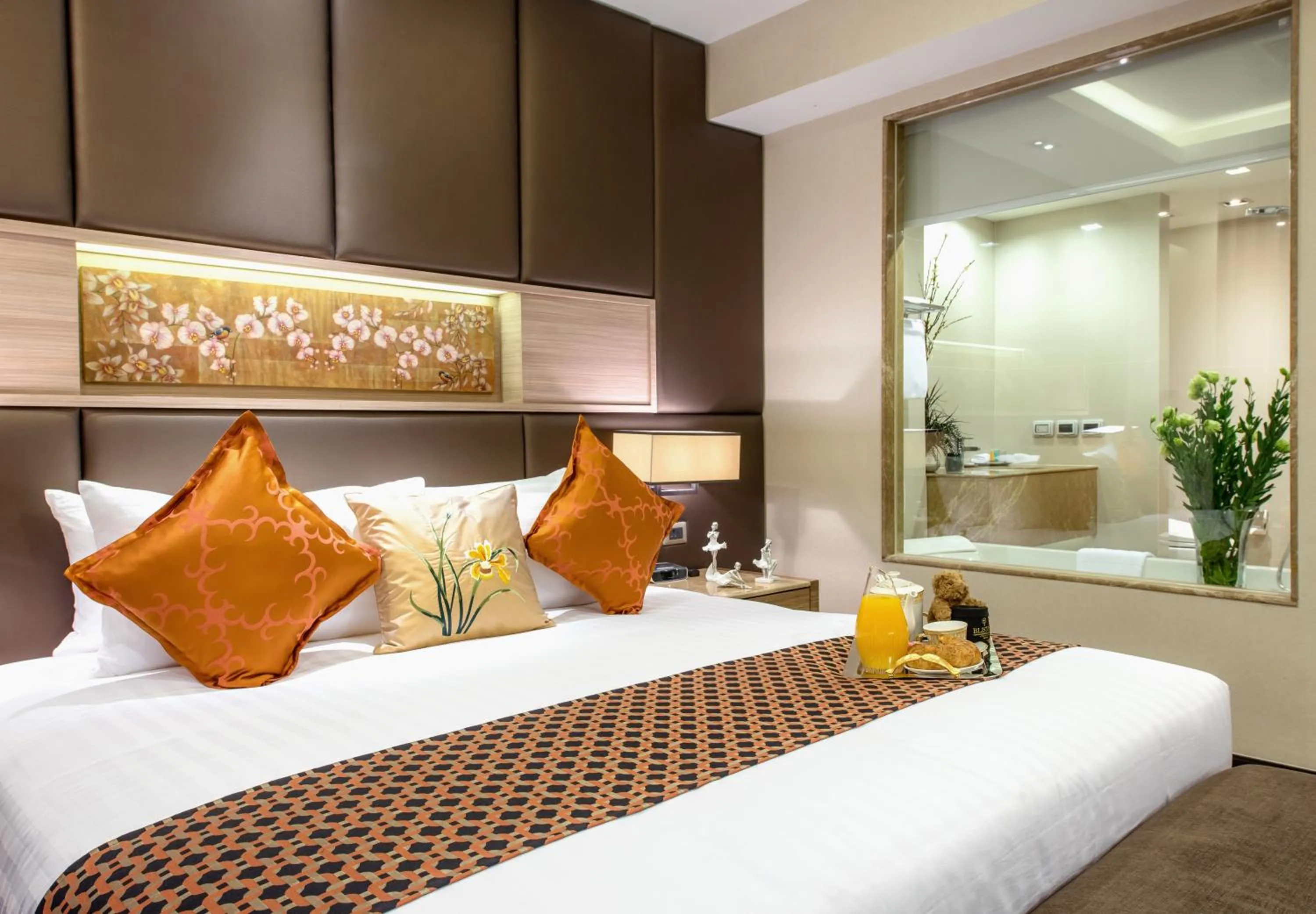 Bedroom, Bed in Qiss Residence by Bliston