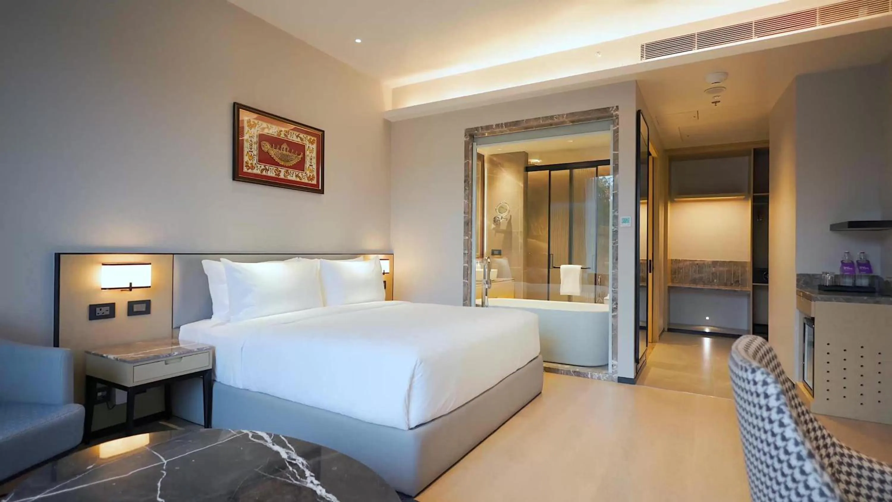 Bedroom, Bed in Radisson Hotel Jamshedpur