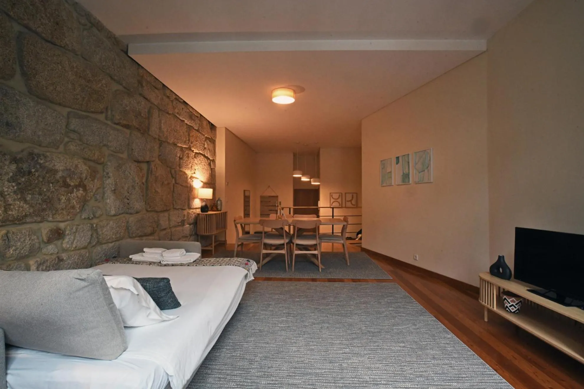 Living room, Bed in Spot Apartments Sao Bento