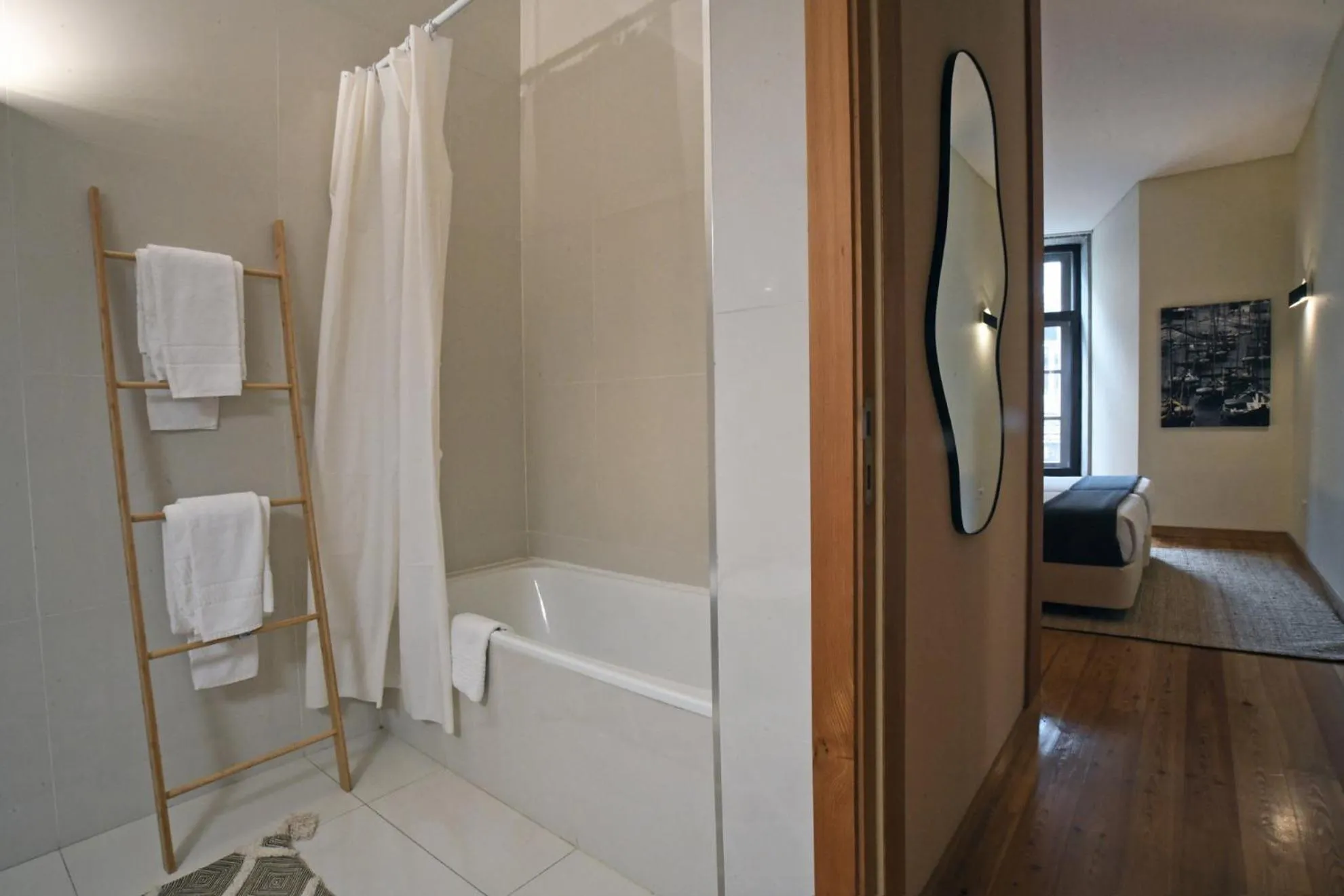 Bathroom, Bed in Spot Apartments Sao Bento
