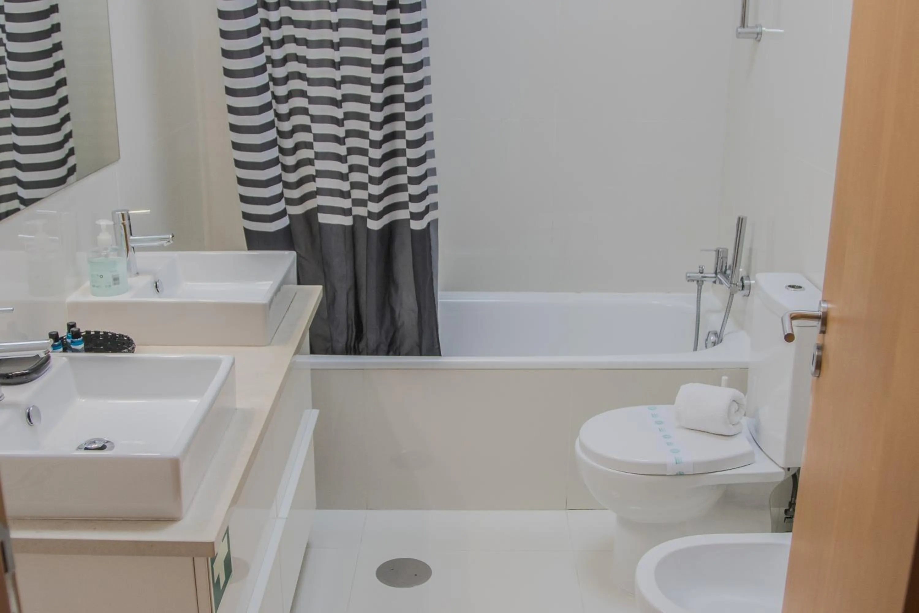 Bath in Spot Apartments Sao Bento