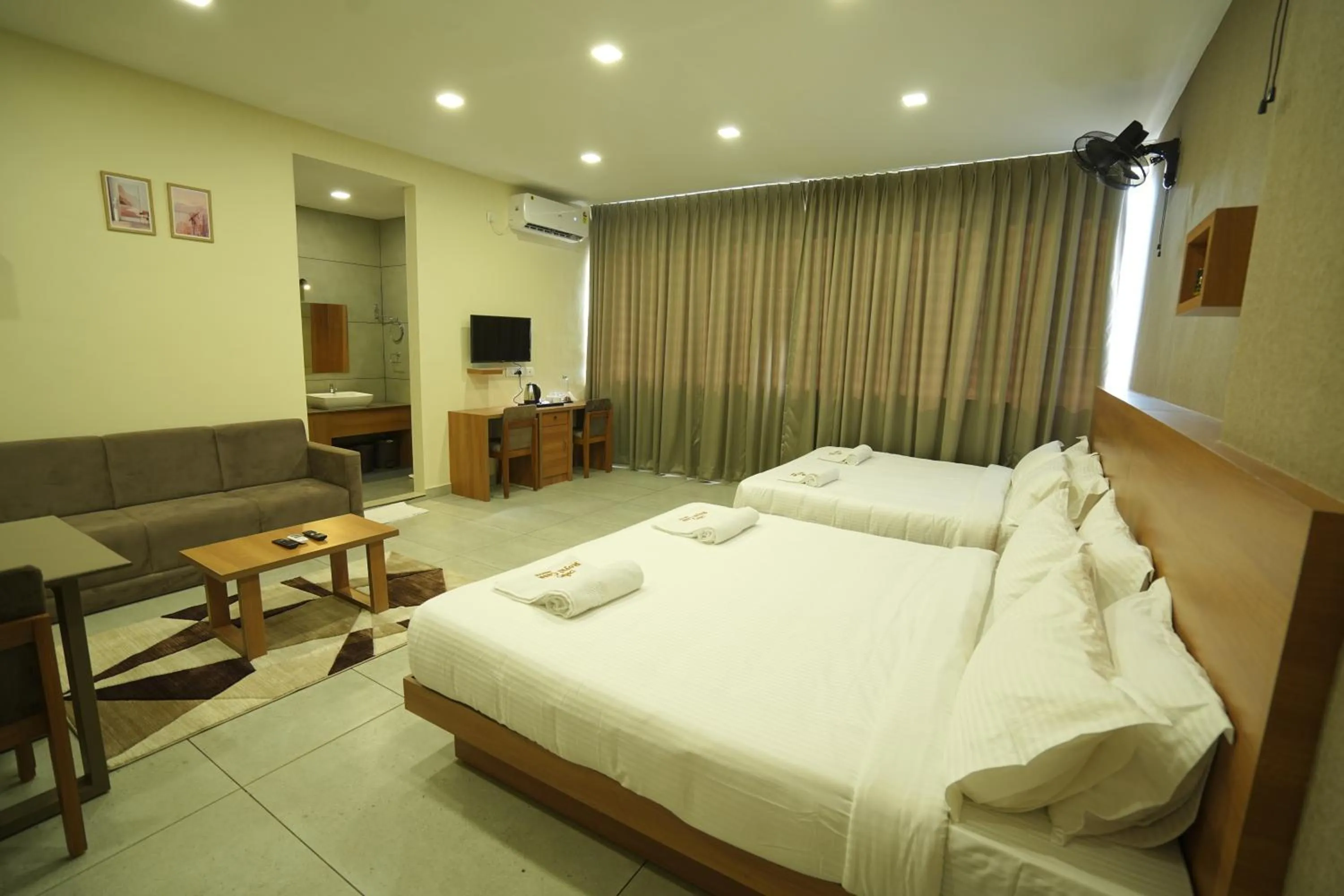 Photo of the whole room, Bed in Royal Casa Cochin