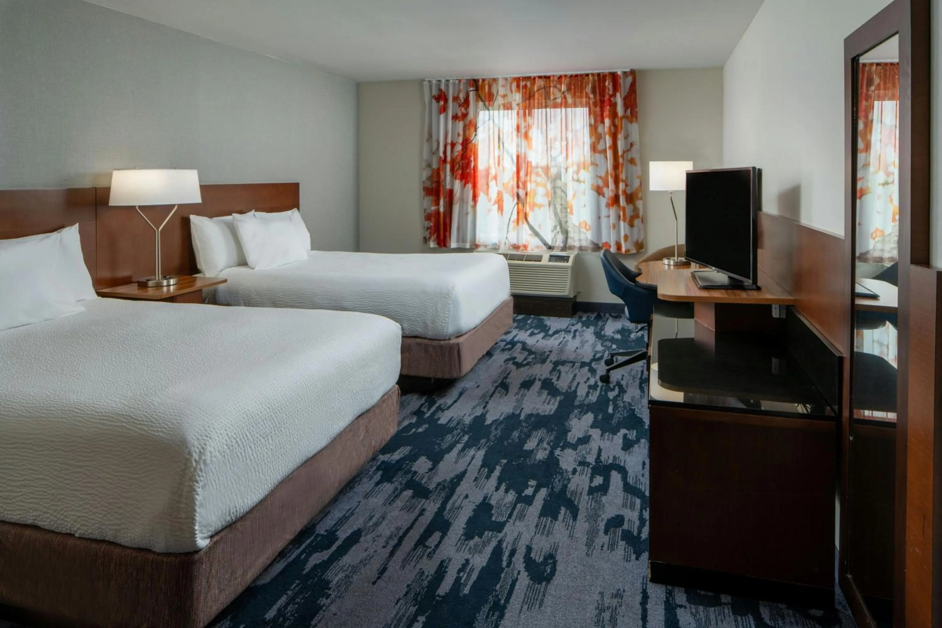 Photo of the whole room, Bed in Fairfield Inn & Suites by Marriott Atmore
