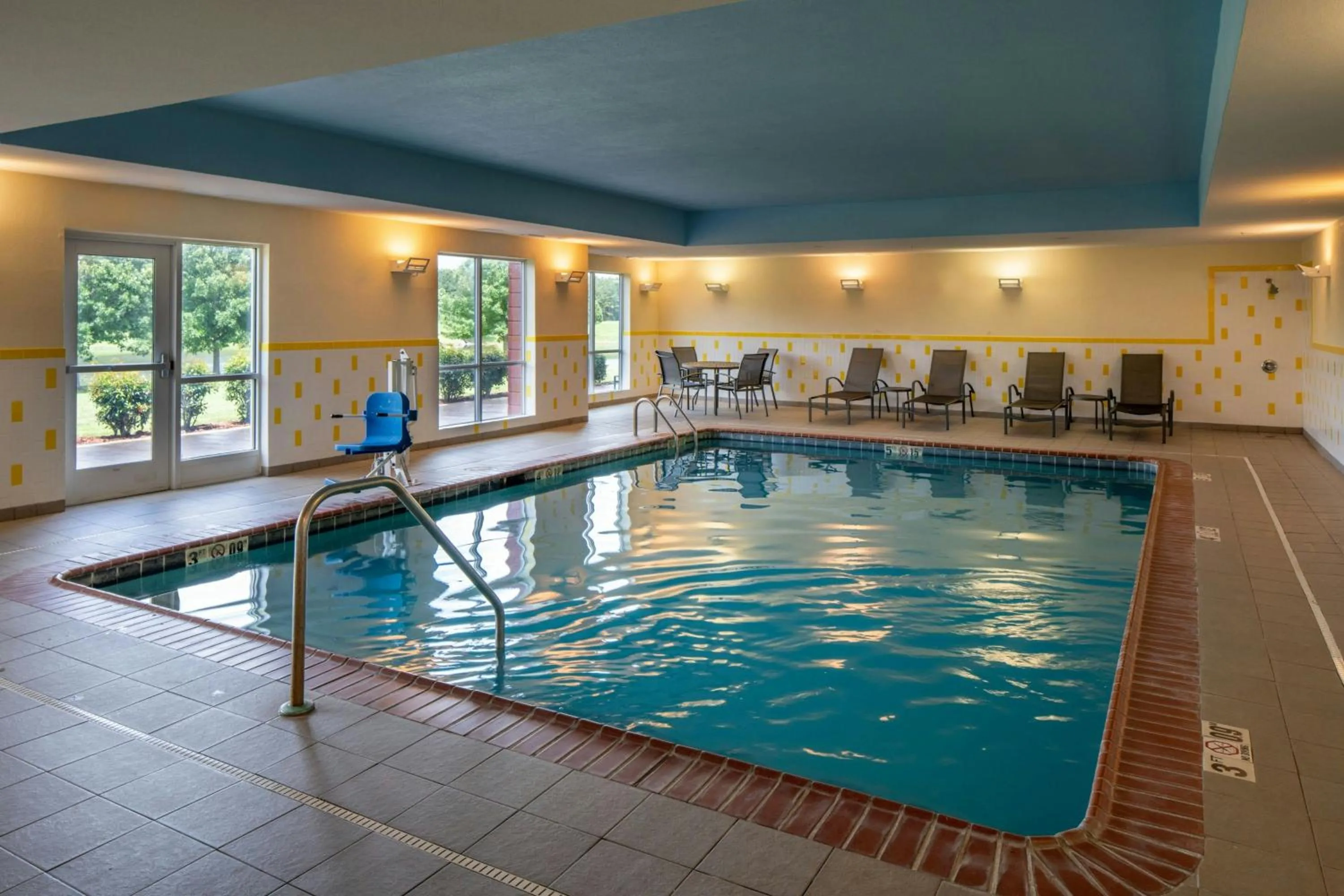 Swimming pool in Fairfield Inn & Suites by Marriott Atmore