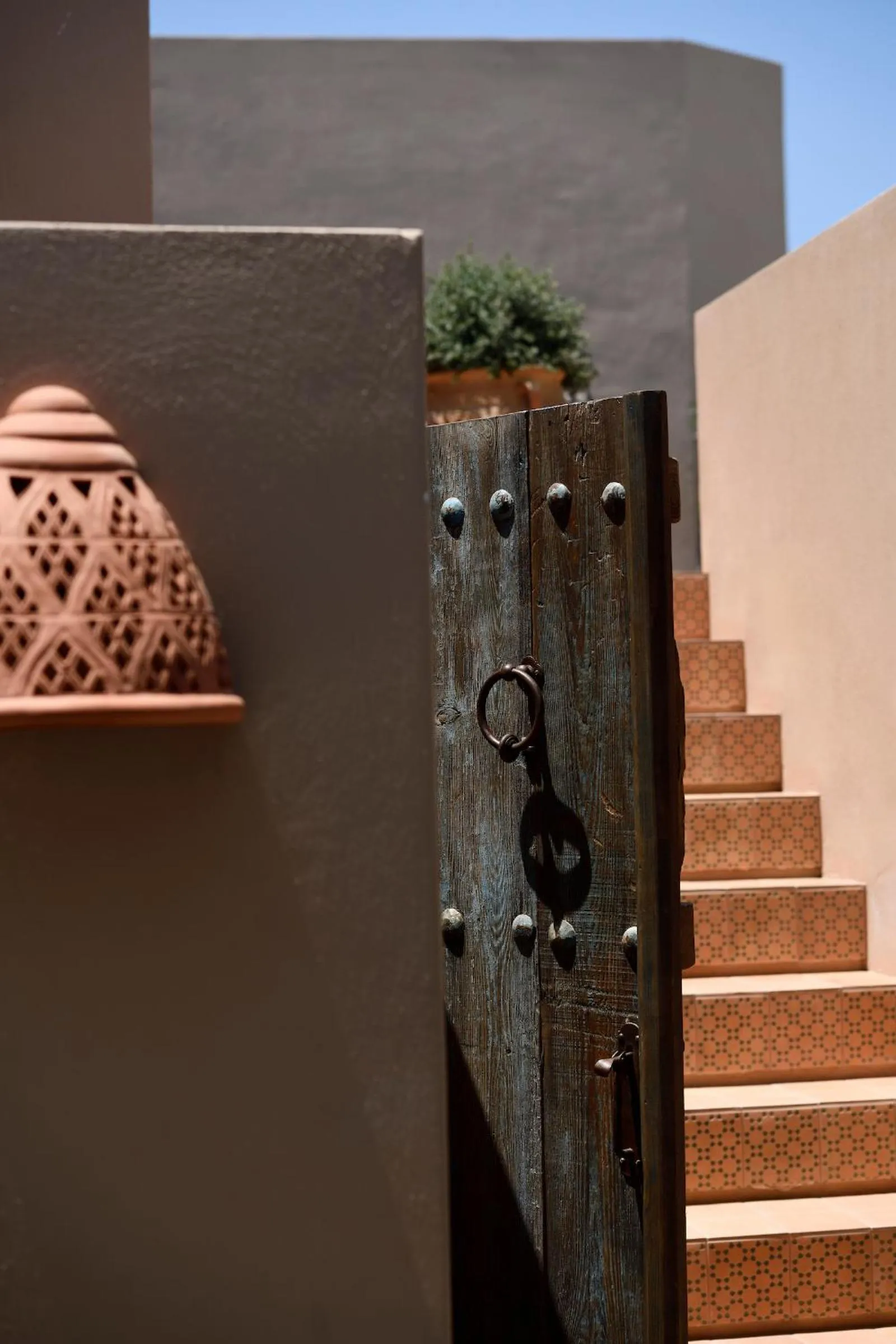 Facade/entrance in Terra Verde Oia by K&K