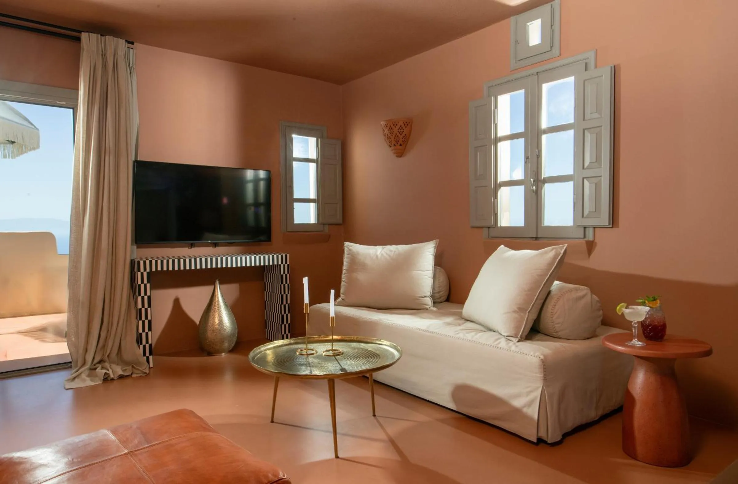 Photo of the whole room in Terra Verde Oia by K&K