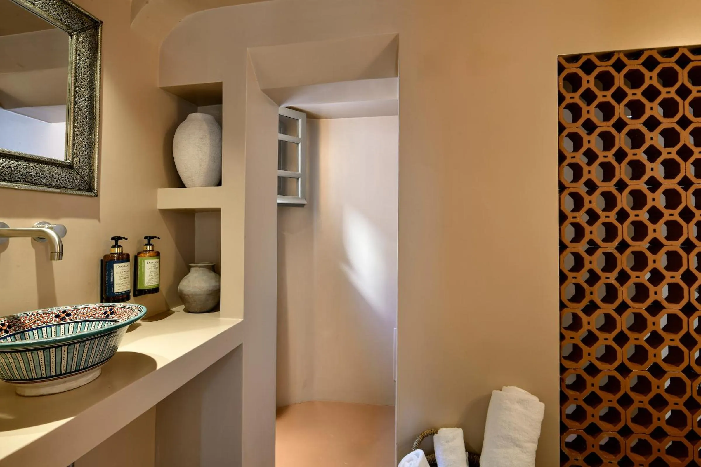 Terra Verde Oia by K&K