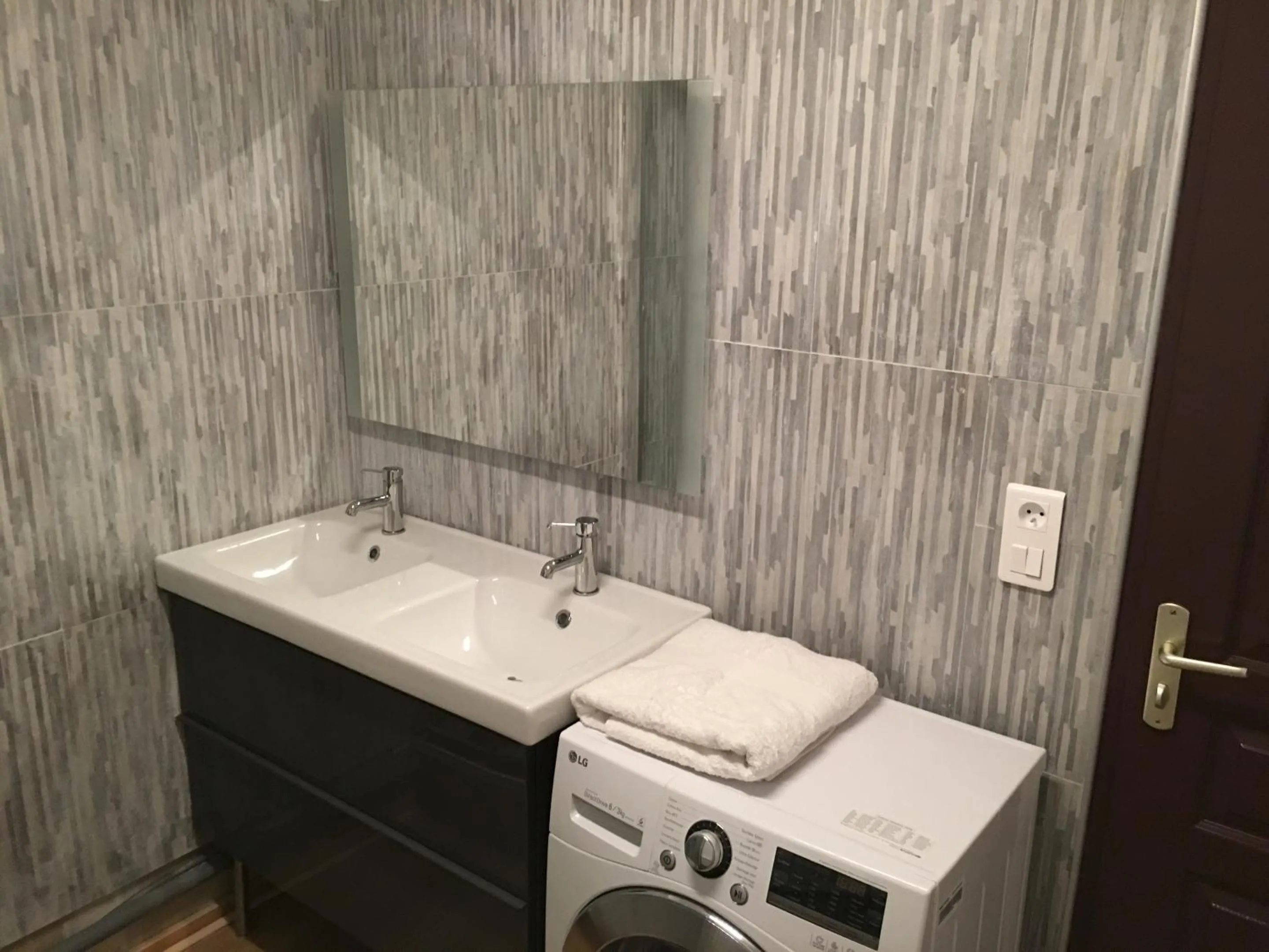 Bathroom in Apartment Villeurbanne