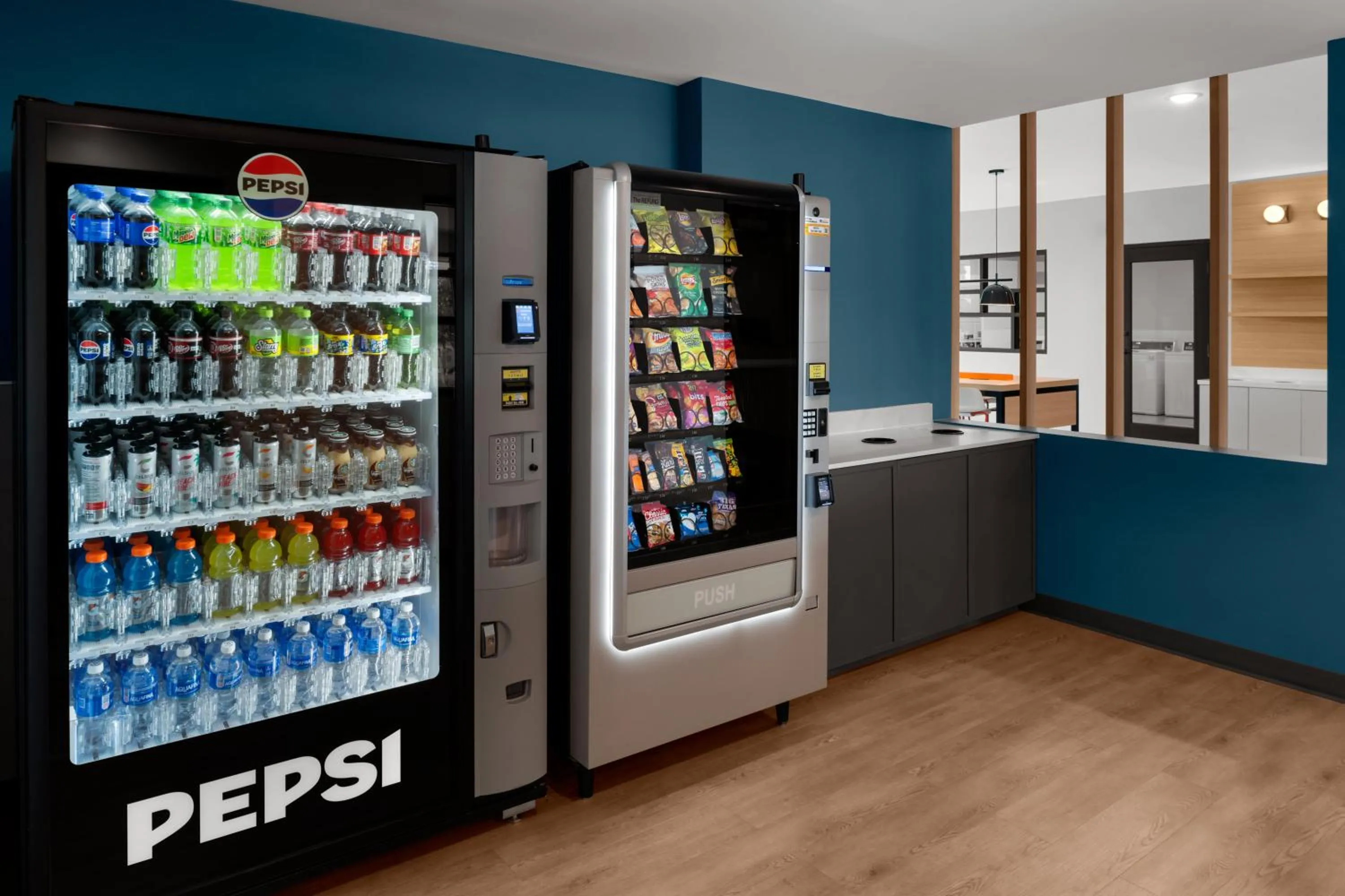 Food and drinks in StudioRes by Marriott Fort Myers Airport