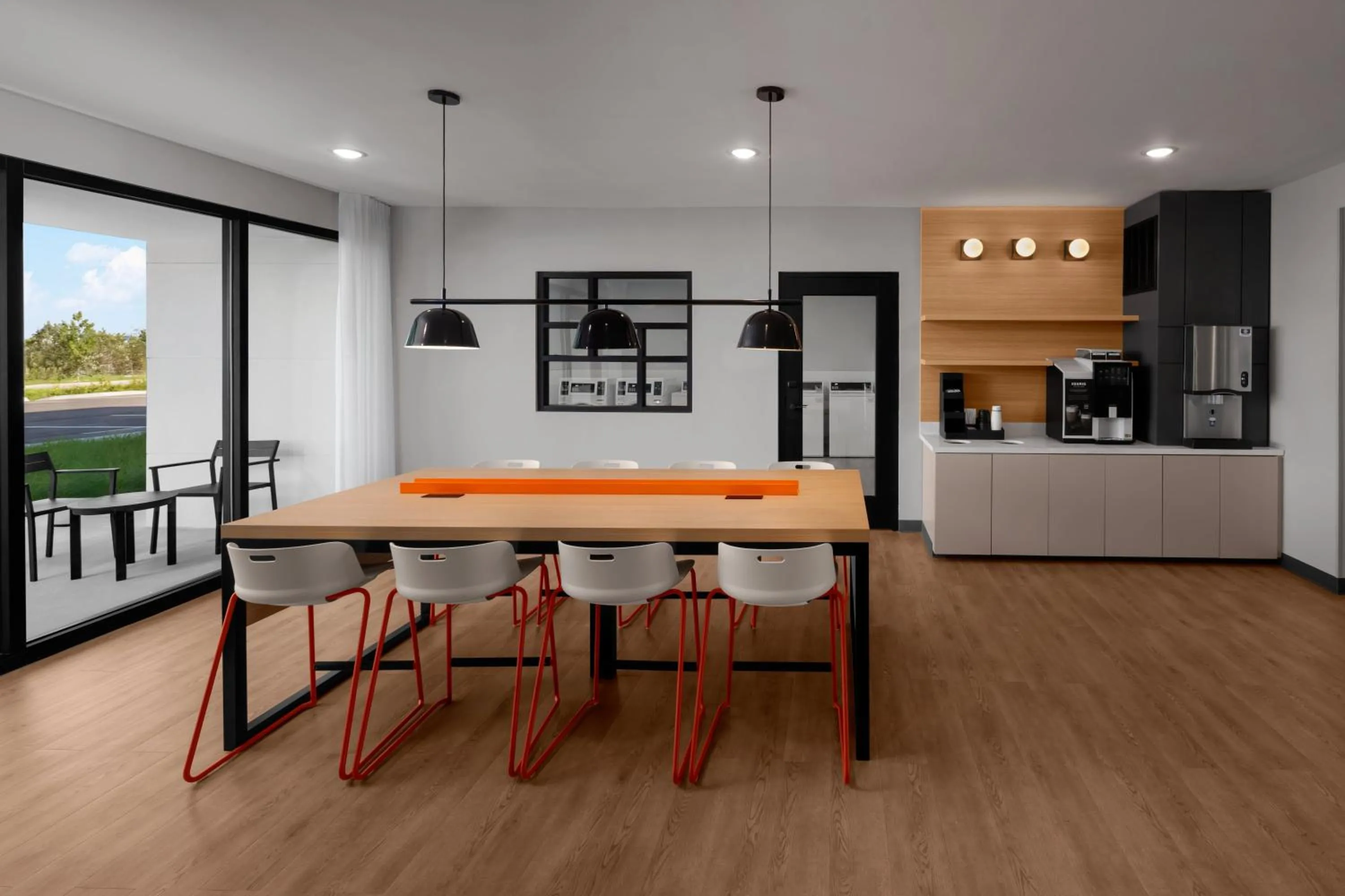 Communal lounge/ TV room in StudioRes by Marriott Fort Myers Airport