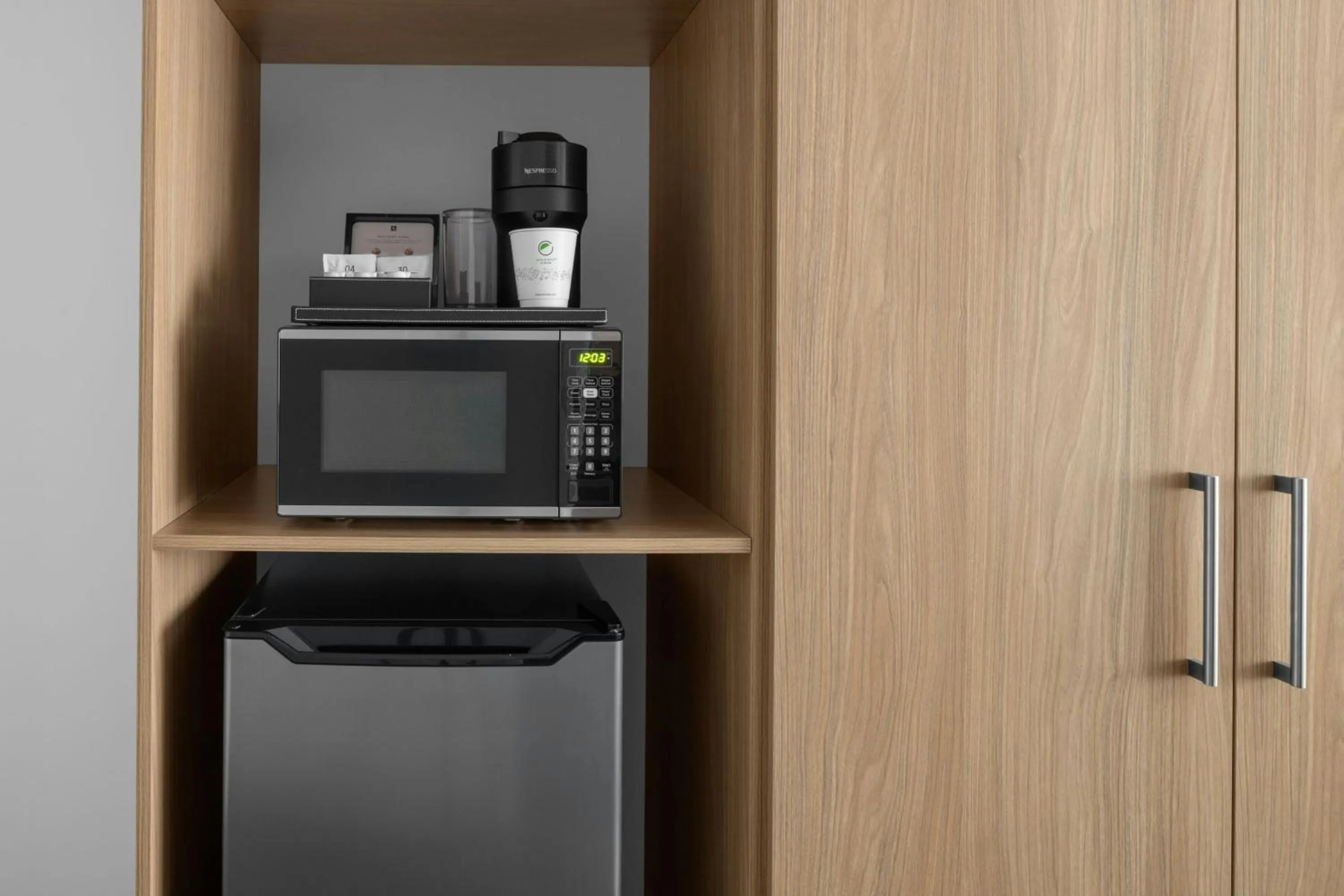 Photo of the whole room in Element Calgary Downtown