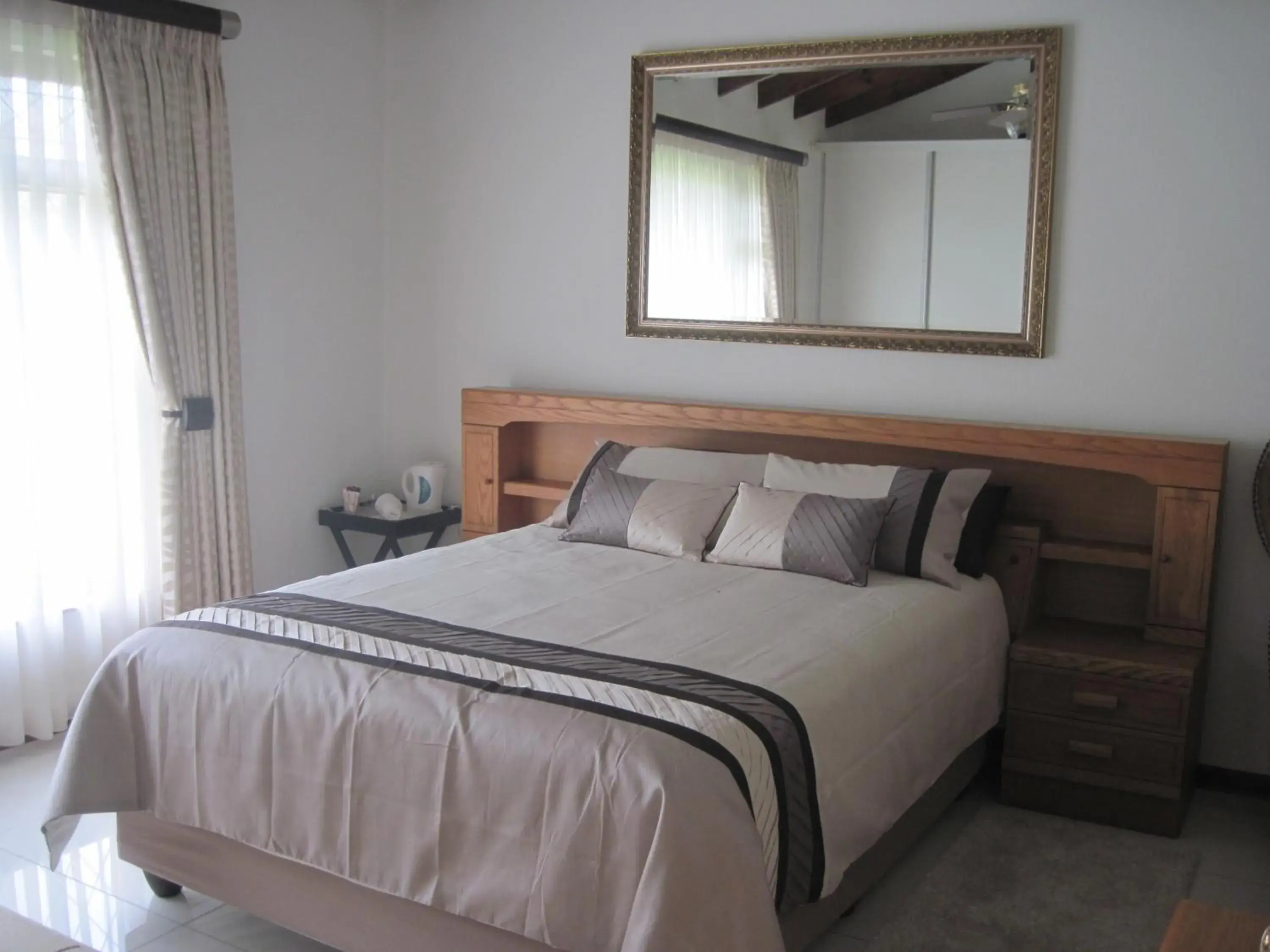 Superior with Private Bathroom in Swallows Nest B&B Superior with Private Bathroom in Swallows Nest B&B