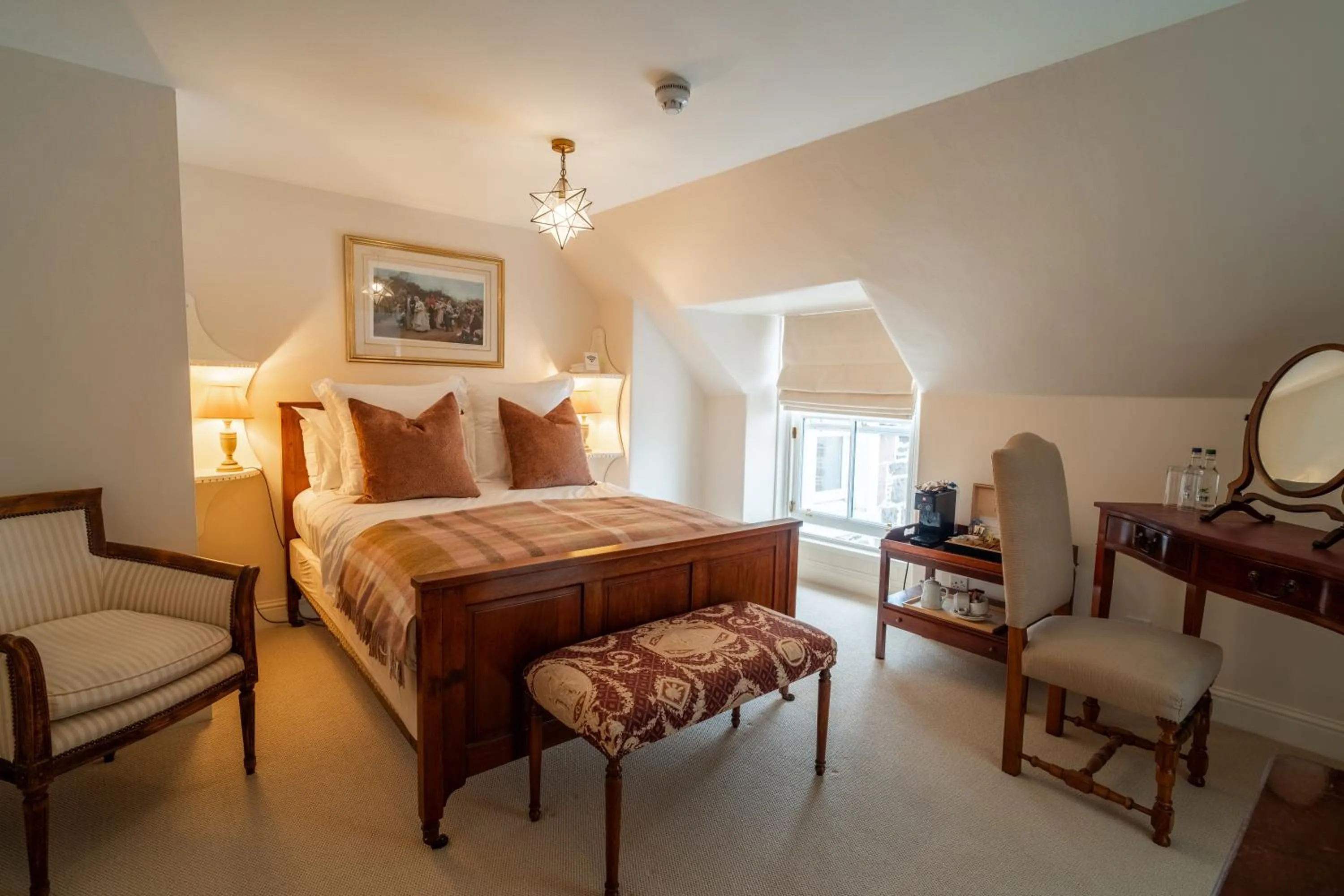 Bedroom, Bed in The Royal Hotel