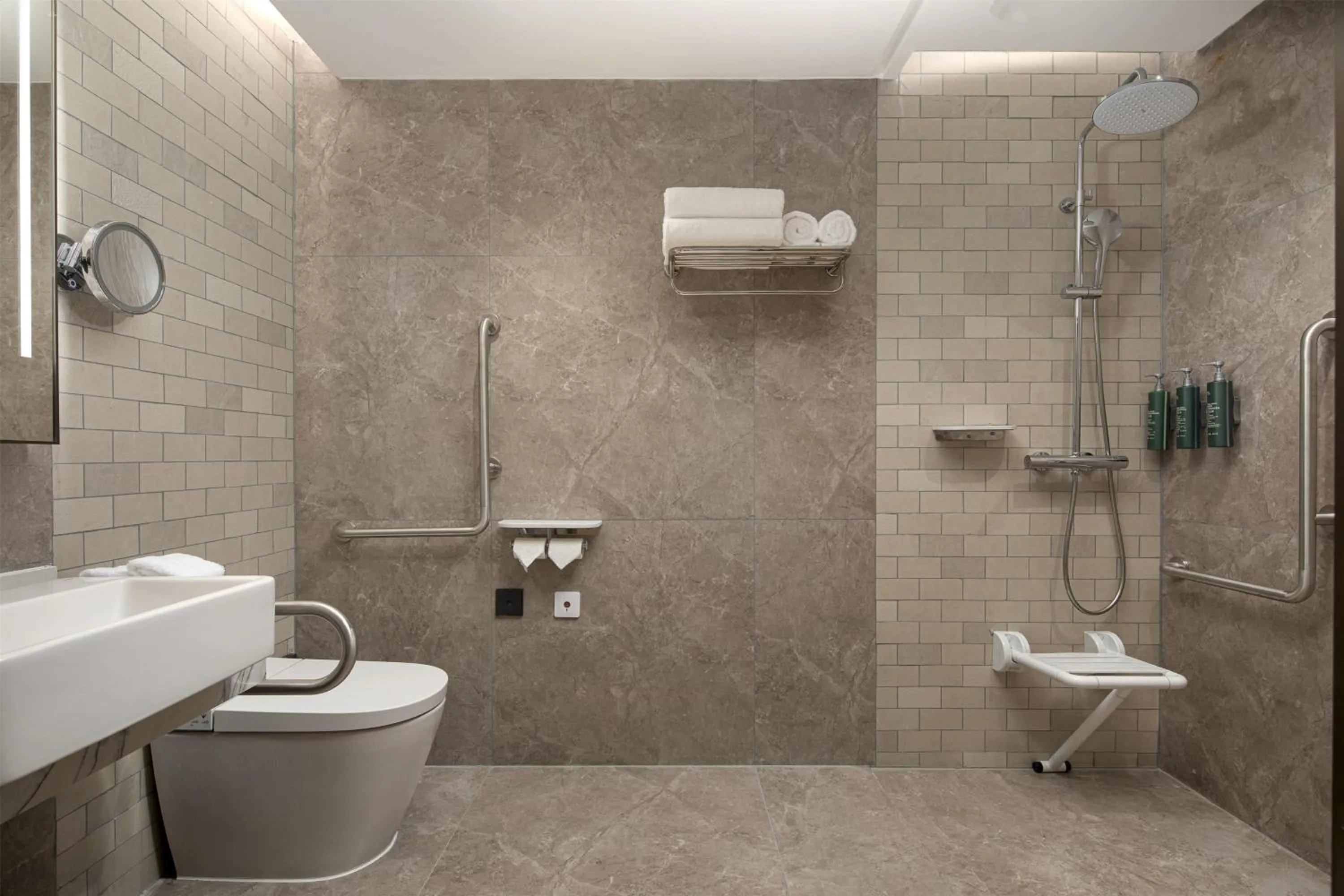 Bathroom in Hilton Garden Inn Zhangjiajie Tianmen Mountain