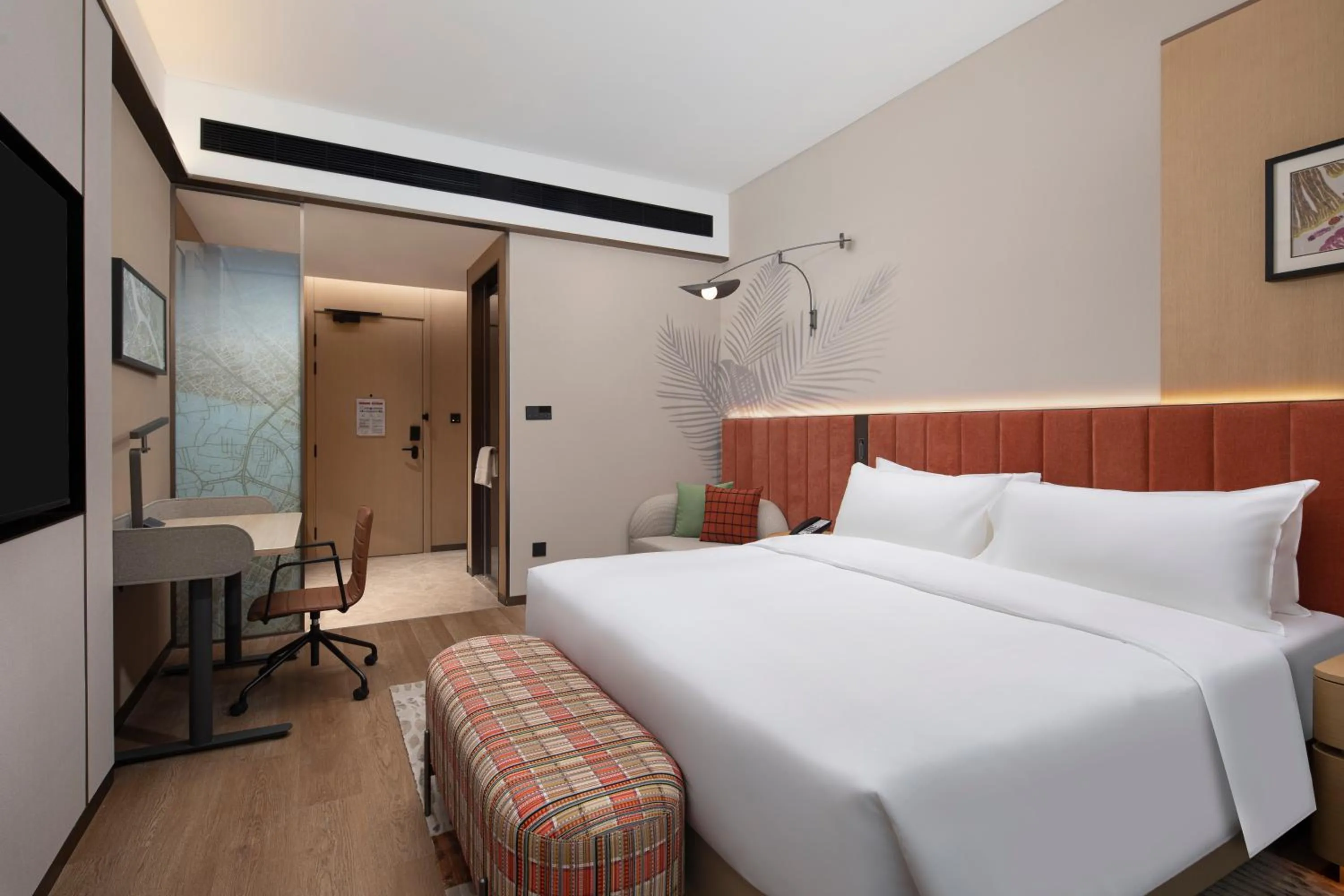 Photo of the whole room, Bed in Hilton Garden Inn Zhangjiajie Tianmen Mountain