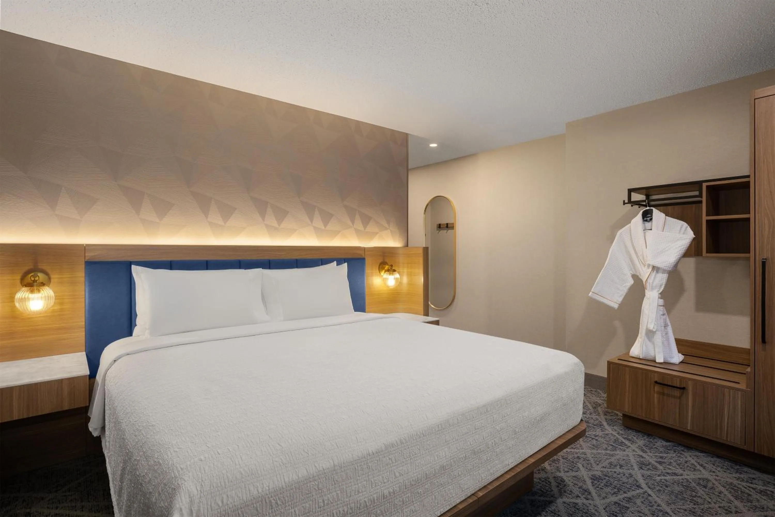 Bed in Hampton Inn By Hilton Calgary Downtown