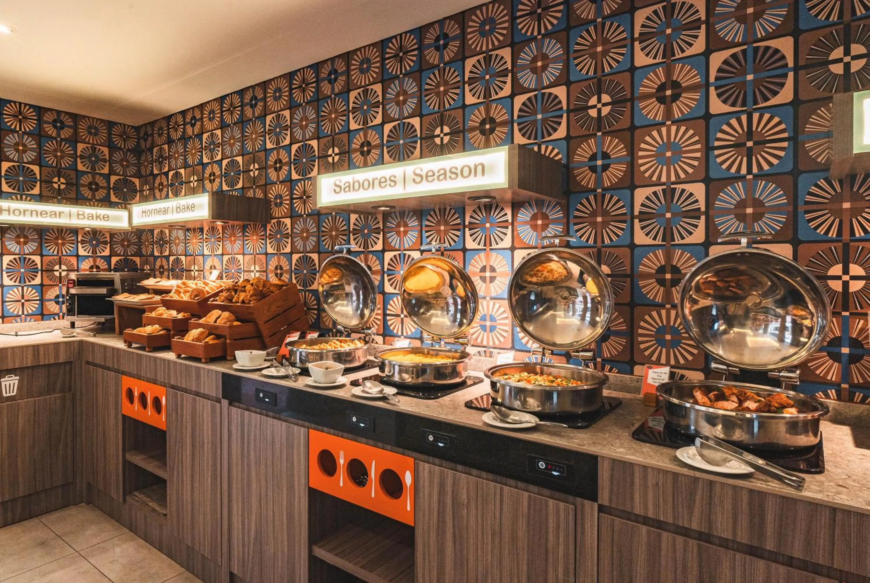 Buffet breakfast in Hampton By Hilton Cusco