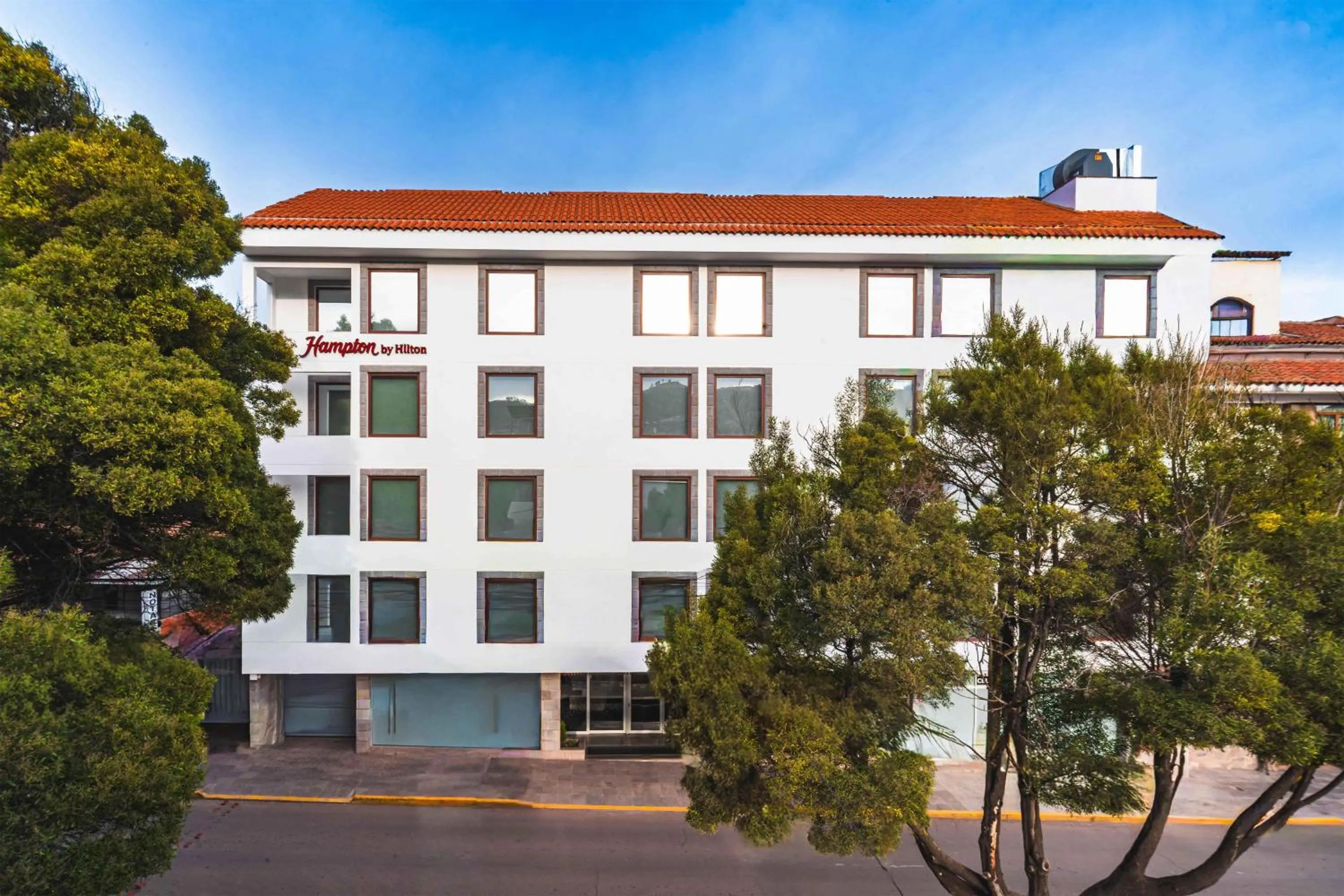 Property building in Hampton By Hilton Cusco