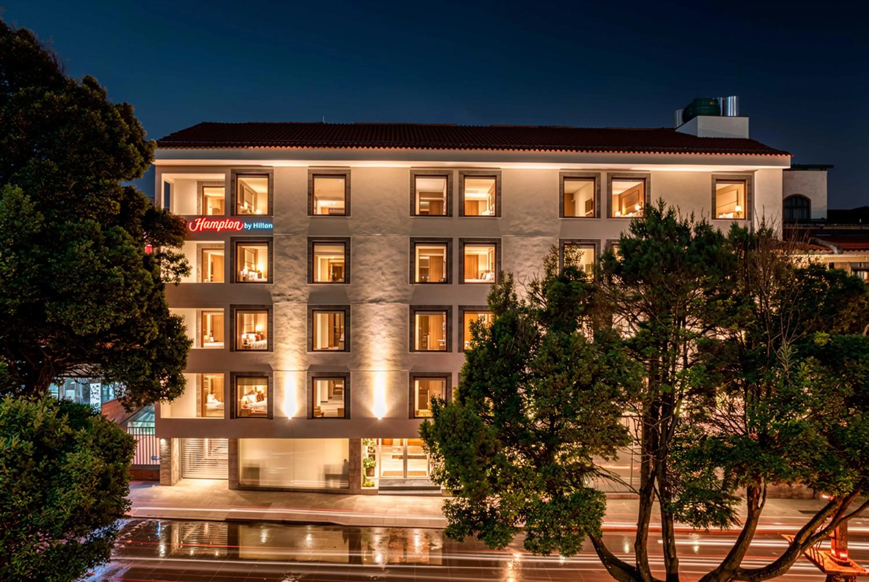 Facade/entrance in Hampton By Hilton Cusco