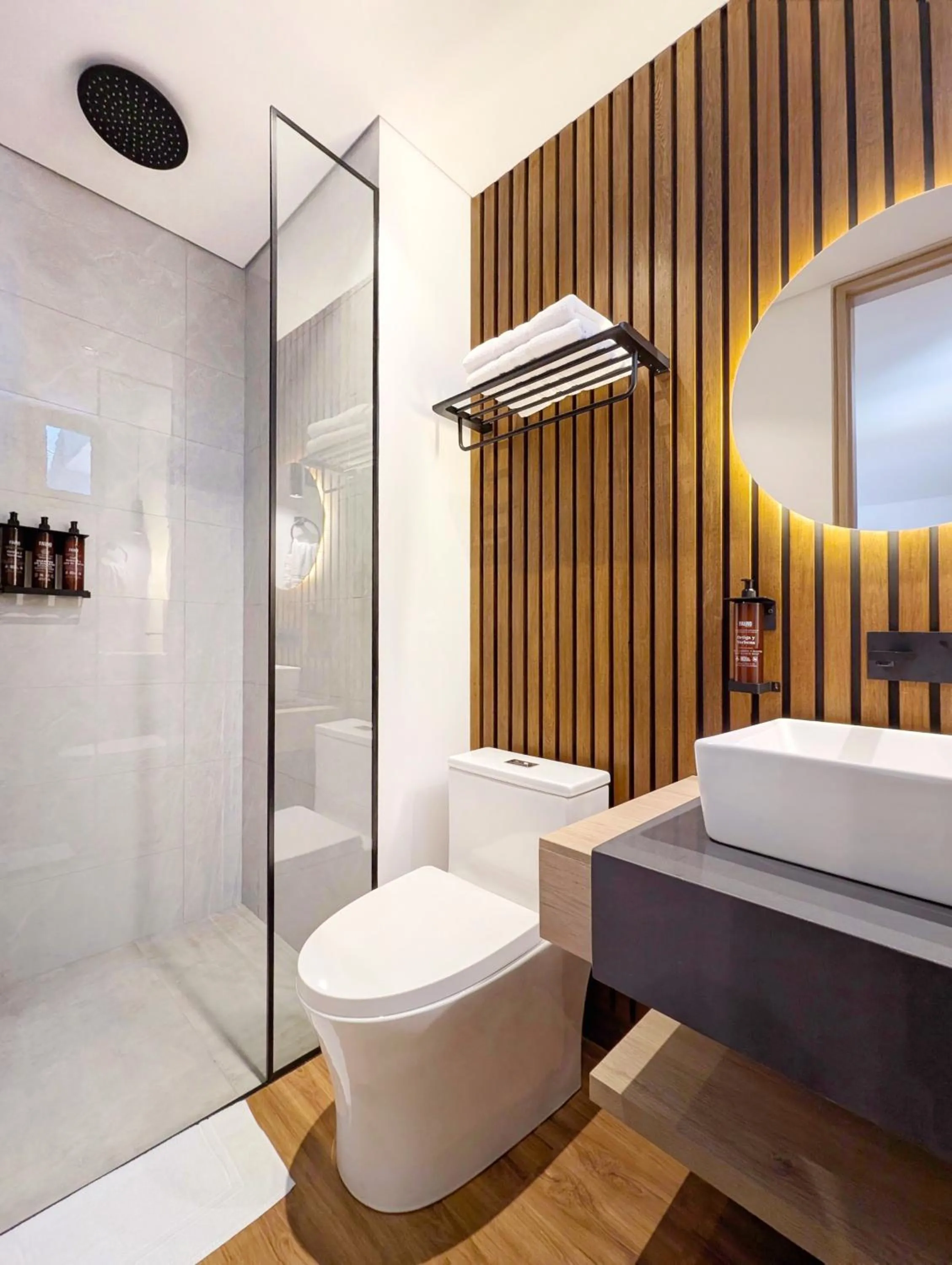 Bathroom in Moa Select