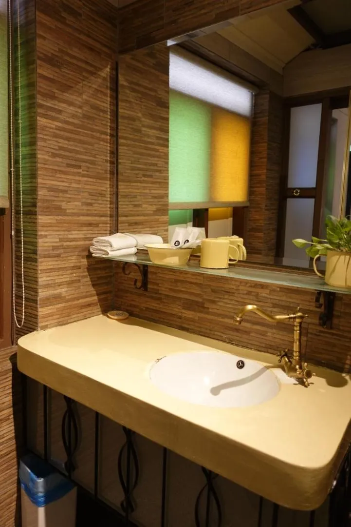 Bathroom in Sarang Paloh Heritage Stay