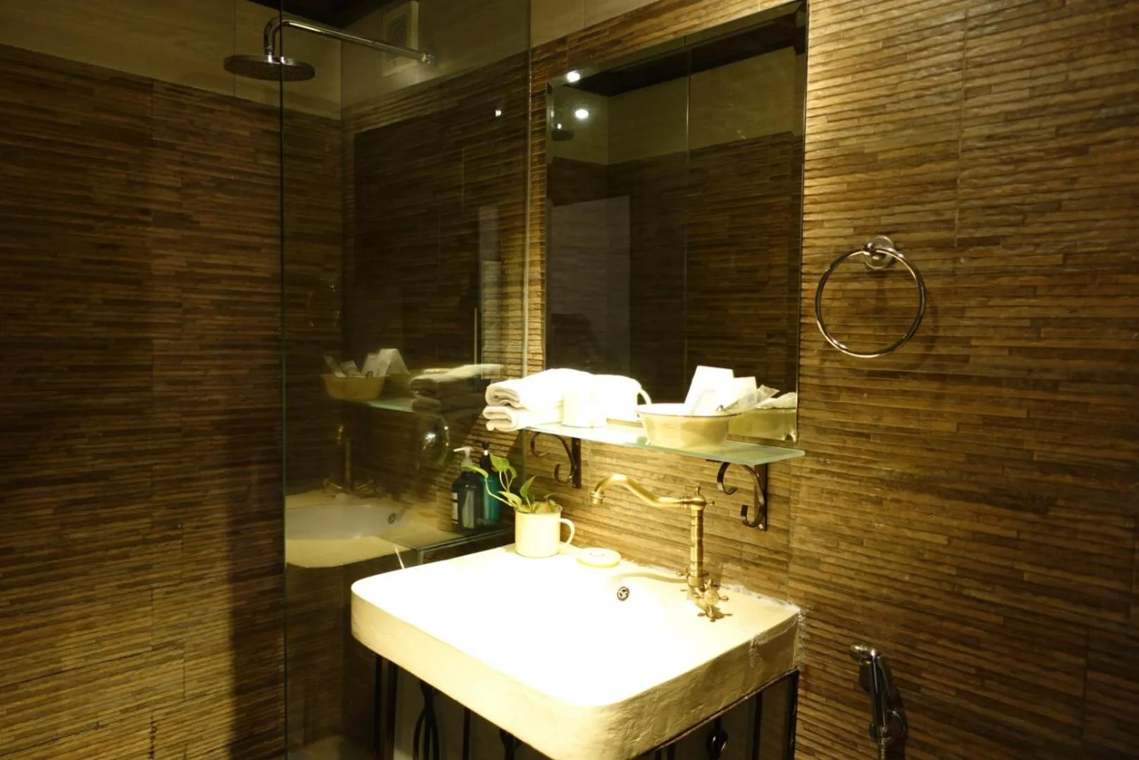 Bathroom in Sarang Paloh Heritage Stay