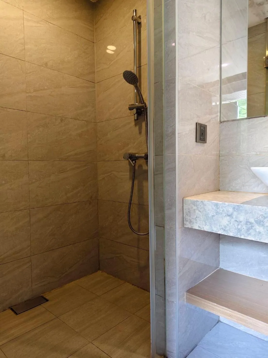 Shower in CHECK inn SELECT Taipei NeiHu