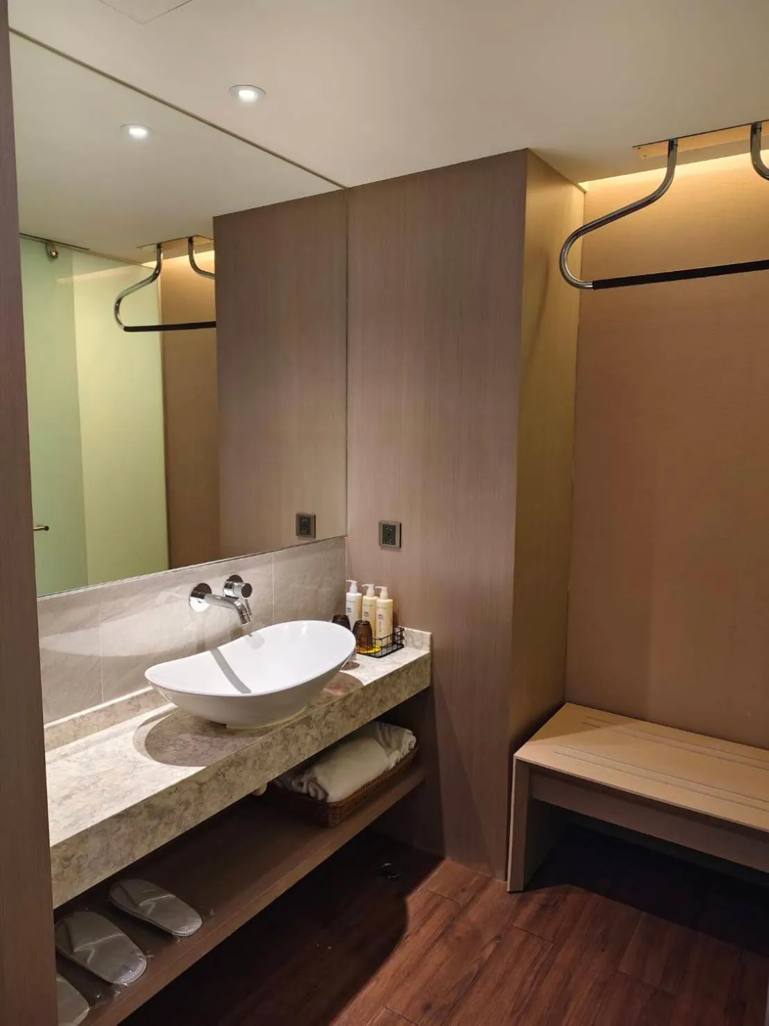 Bathroom, Bed in CHECK inn SELECT Taipei NeiHu