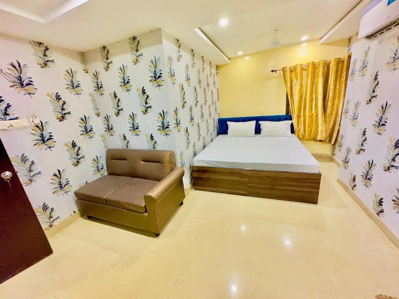 Bed in Hotel Diamond inn-Esplanade