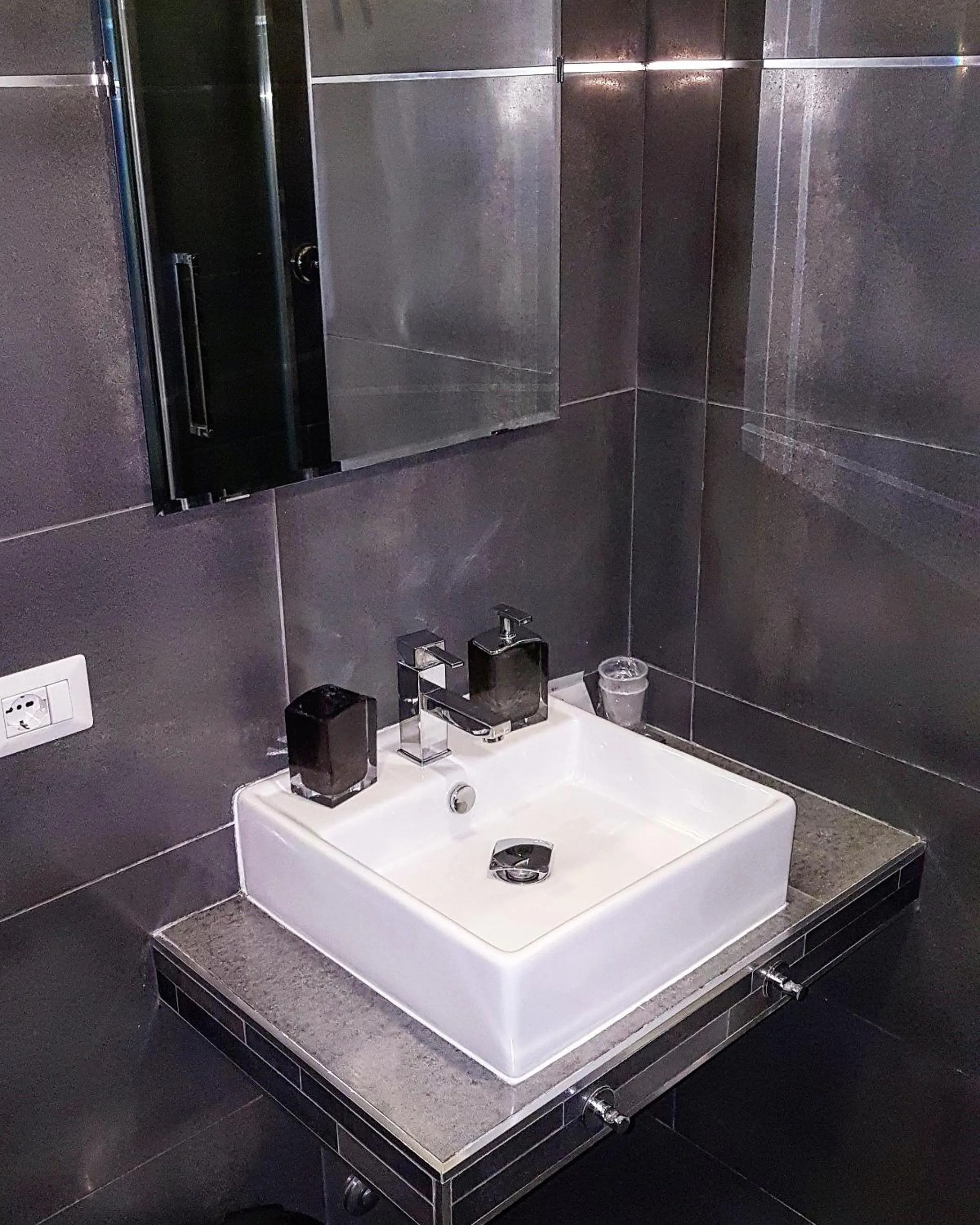 Bathroom in RomAntic Dreams Guest House