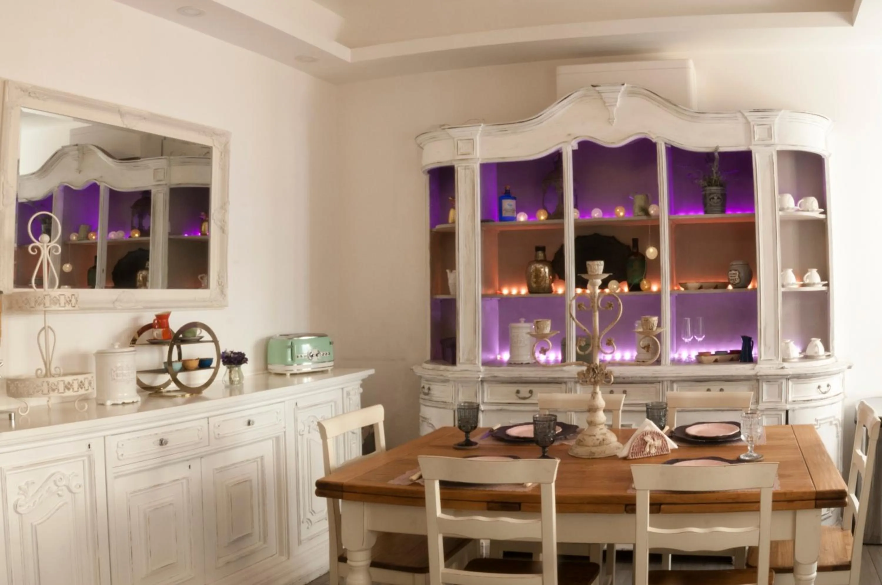 Communal lounge/ TV room in RomAntic Dreams Guest House