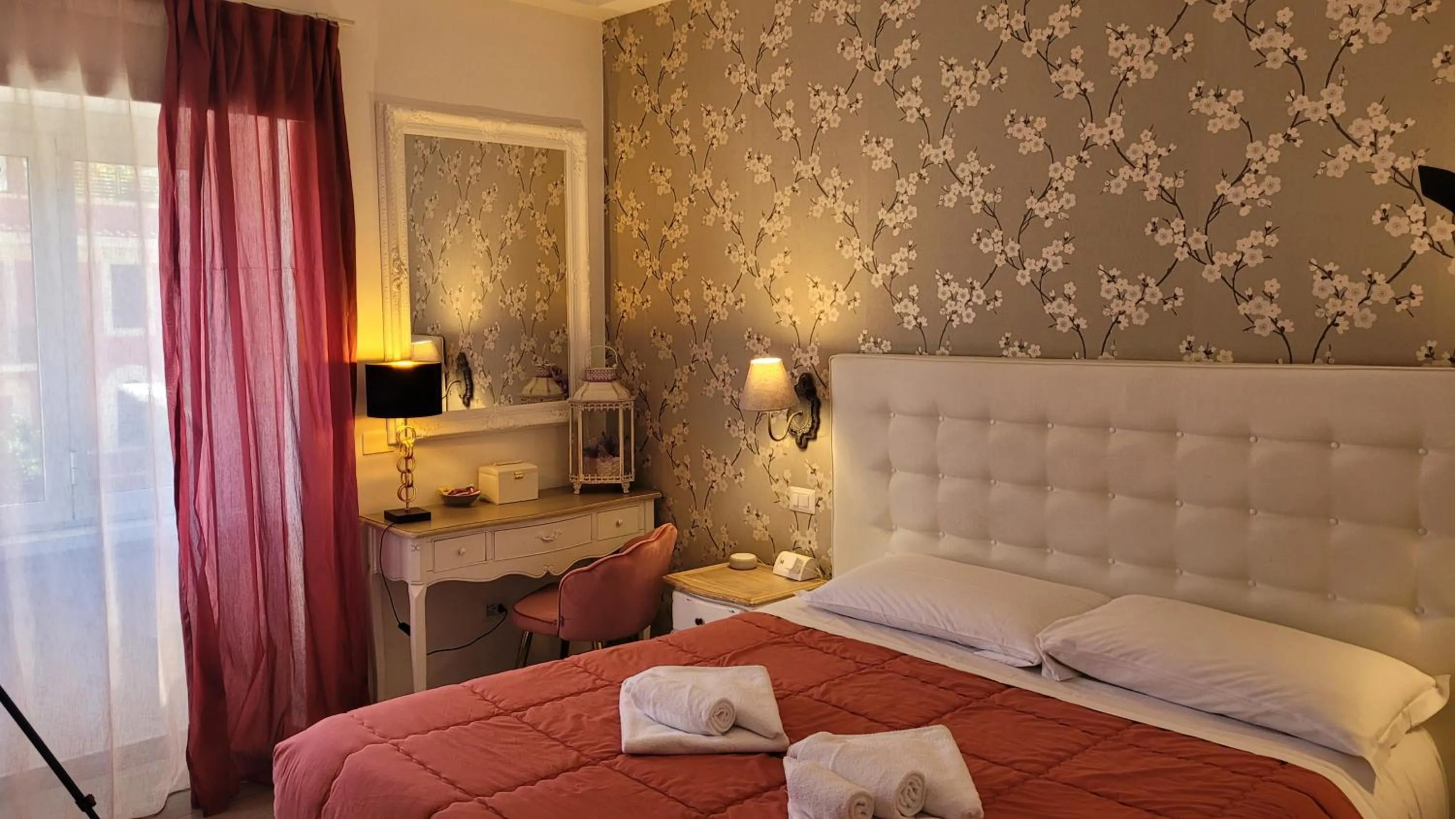 Photo of the whole room, Bed in RomAntic Dreams Guest House