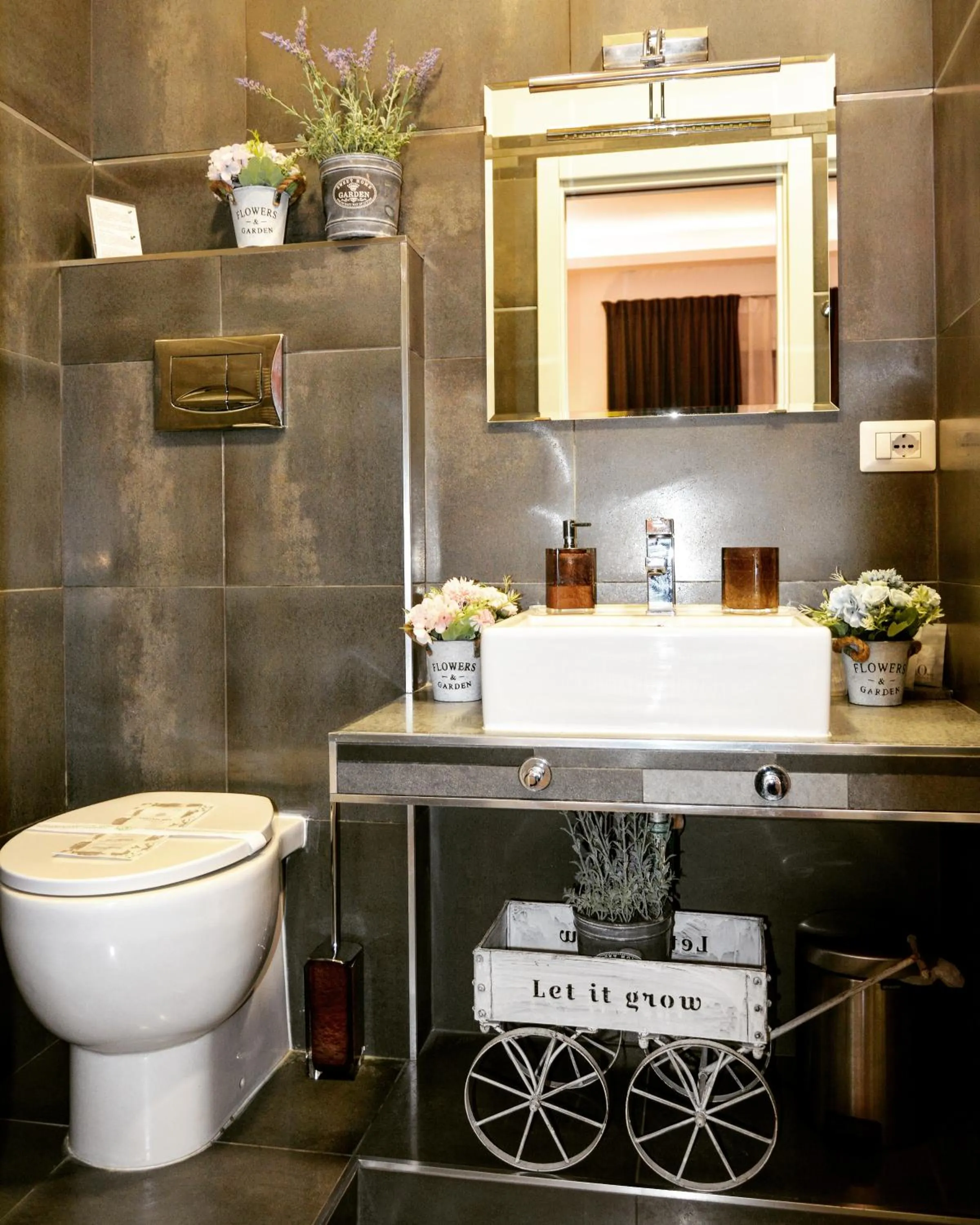 Bathroom in RomAntic Dreams Guest House