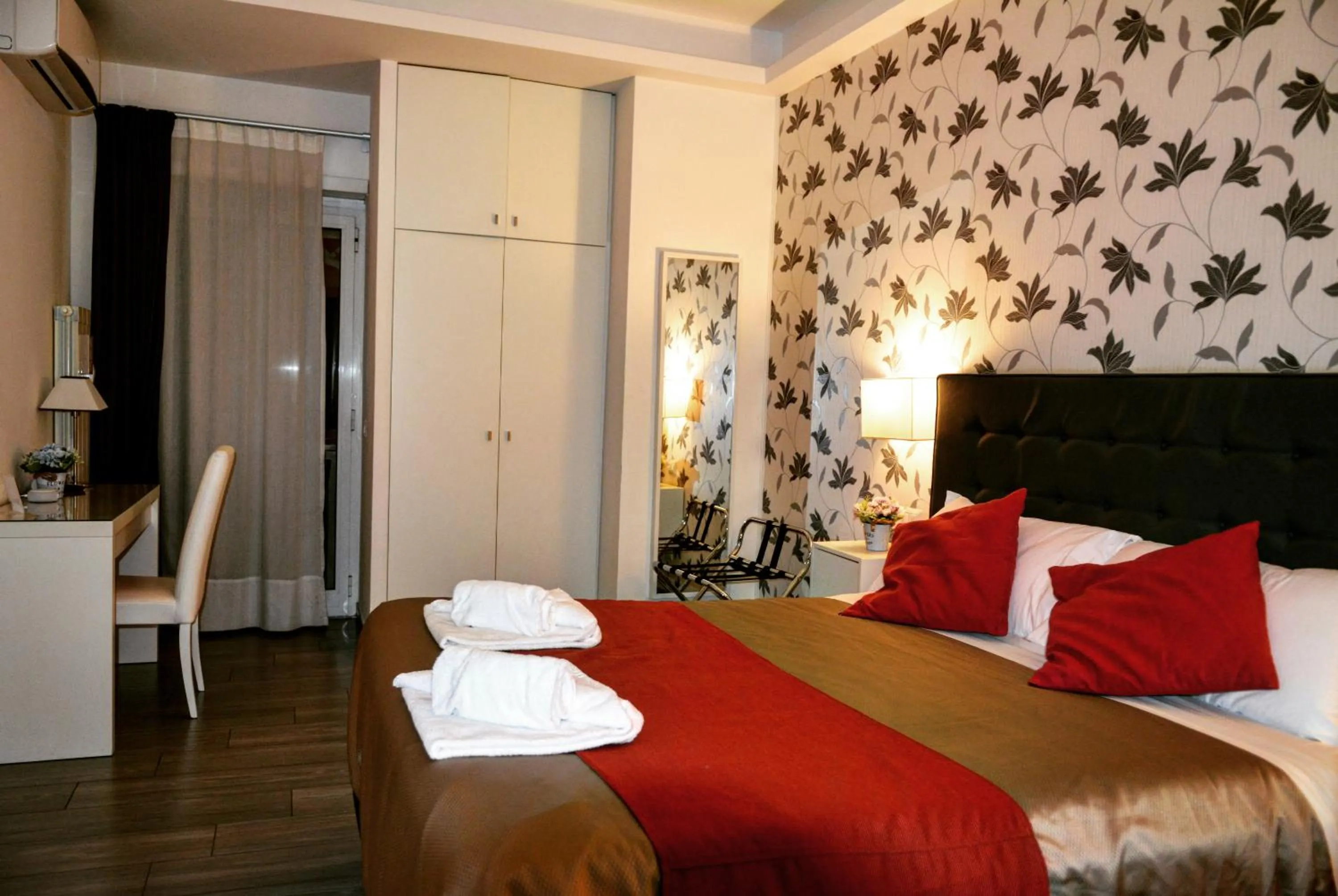 Photo of the whole room, Bed in RomAntic Dreams Guest House