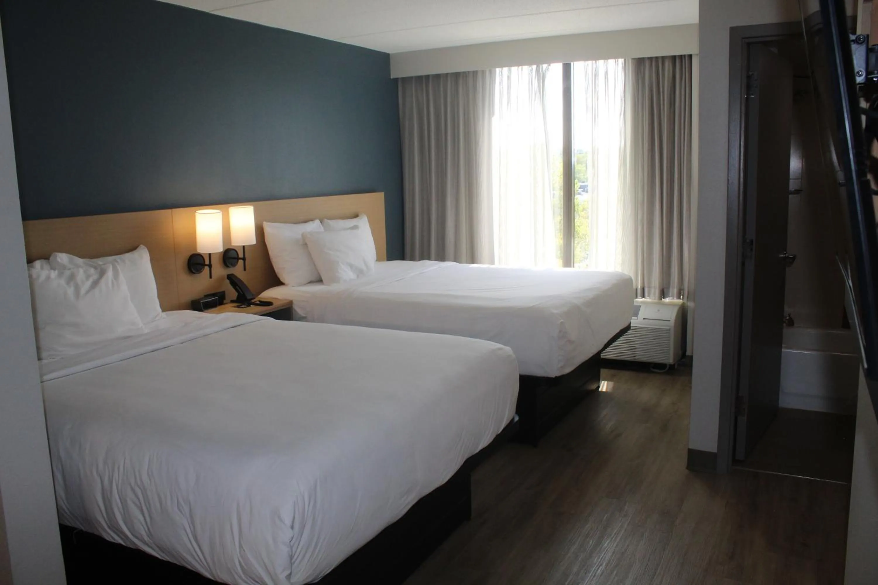 Bed in Hyatt Place Baltimore/BWI Airport