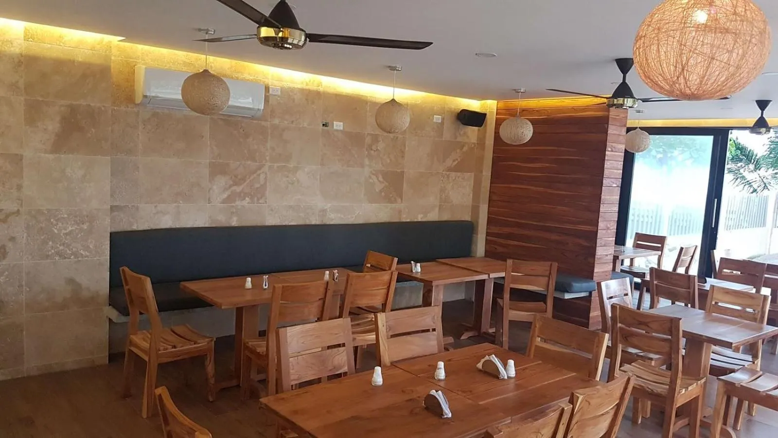 Restaurant/places to eat in Camino Palmero Coveñas