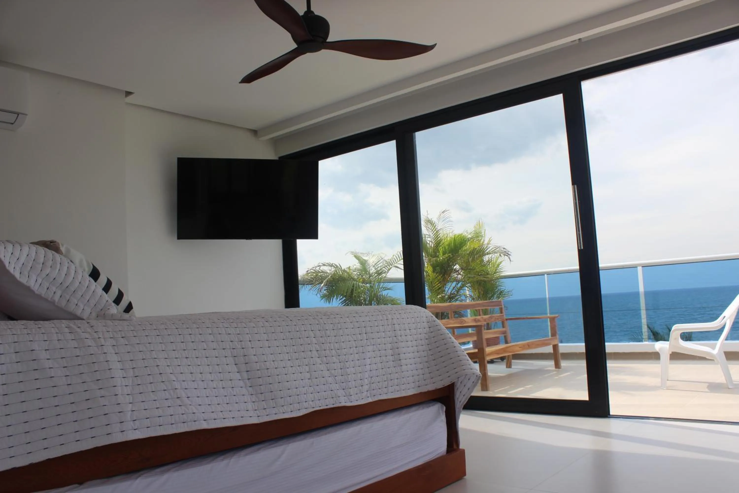 Photo of the whole room, Bed in Camino Palmero Coveñas