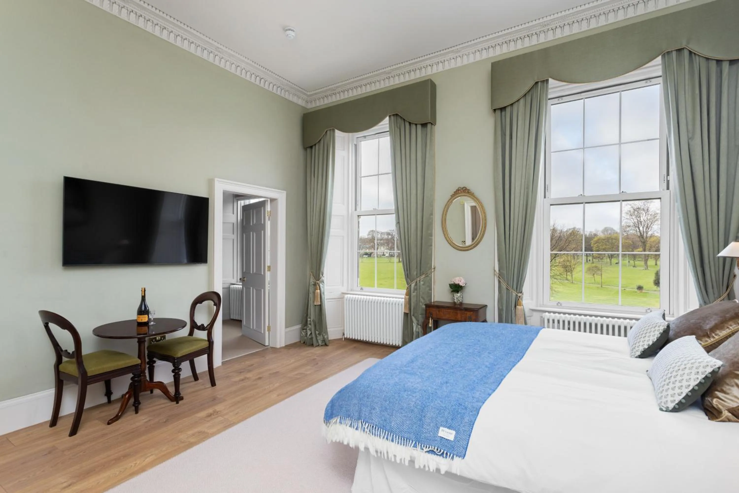 Photo of the whole room, Bed in The Townhouse, Leith