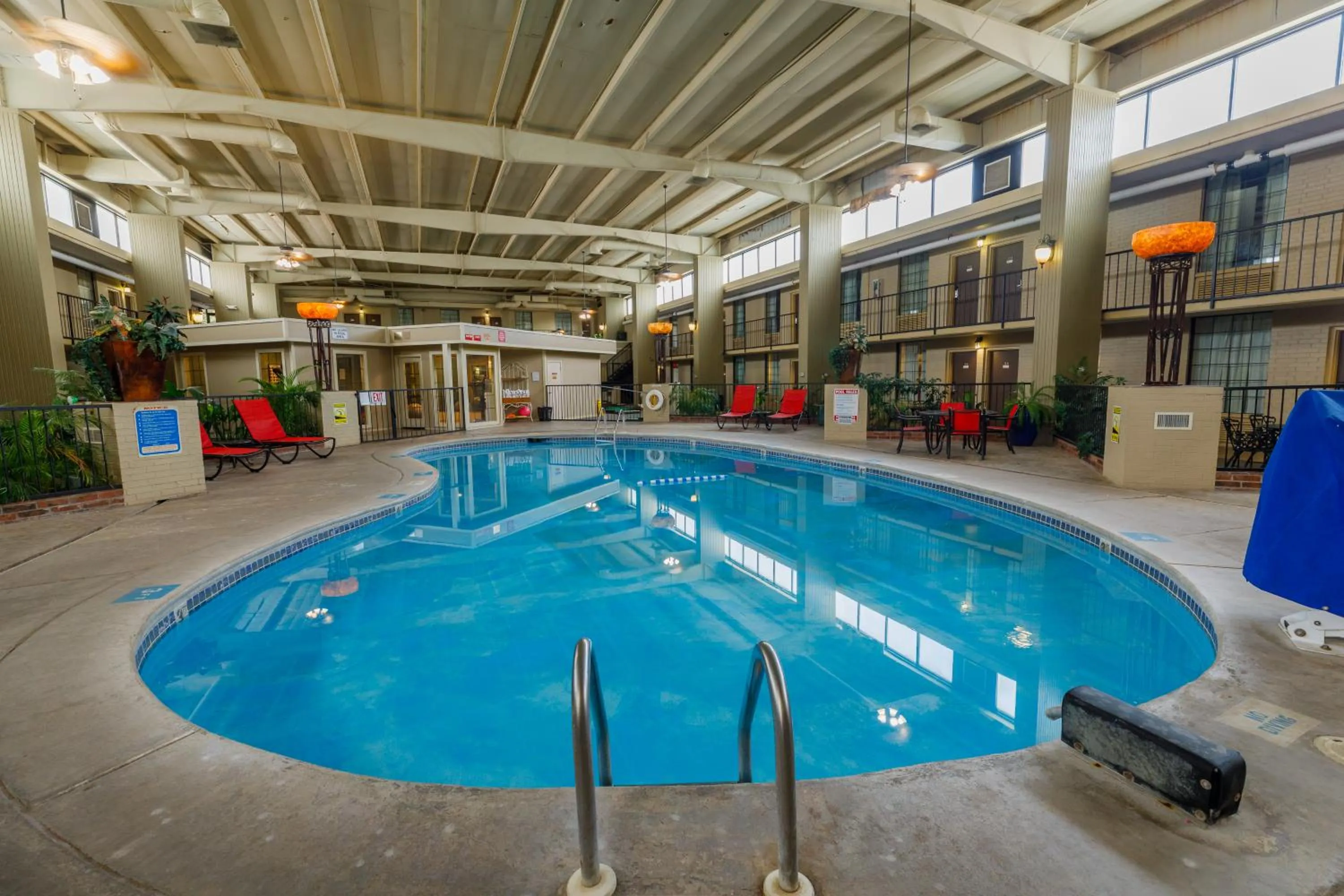 Swimming pool in Northwest Inn