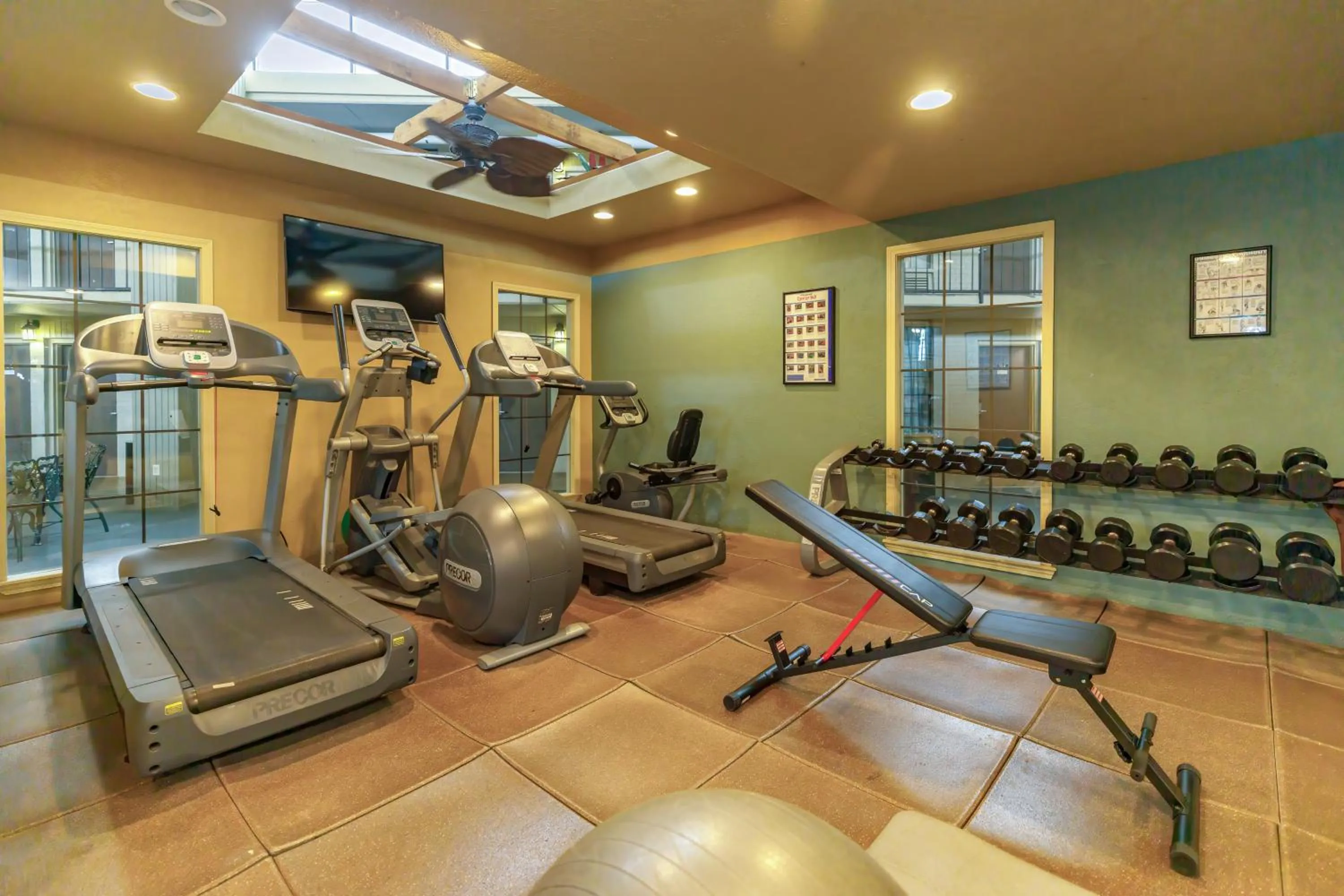 Fitness centre/facilities in Northwest Inn
