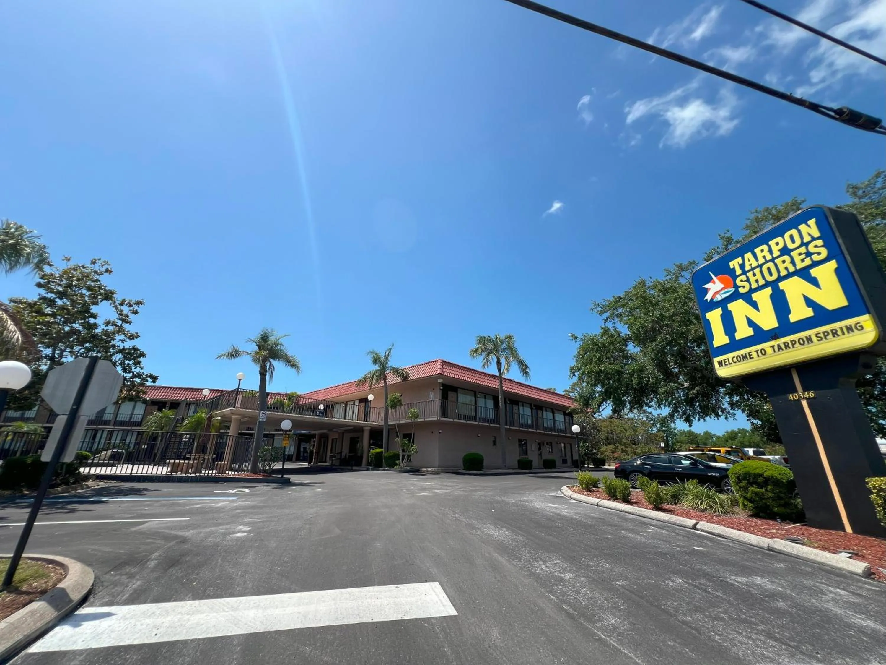 Property building in Tarpon Shores Inn
