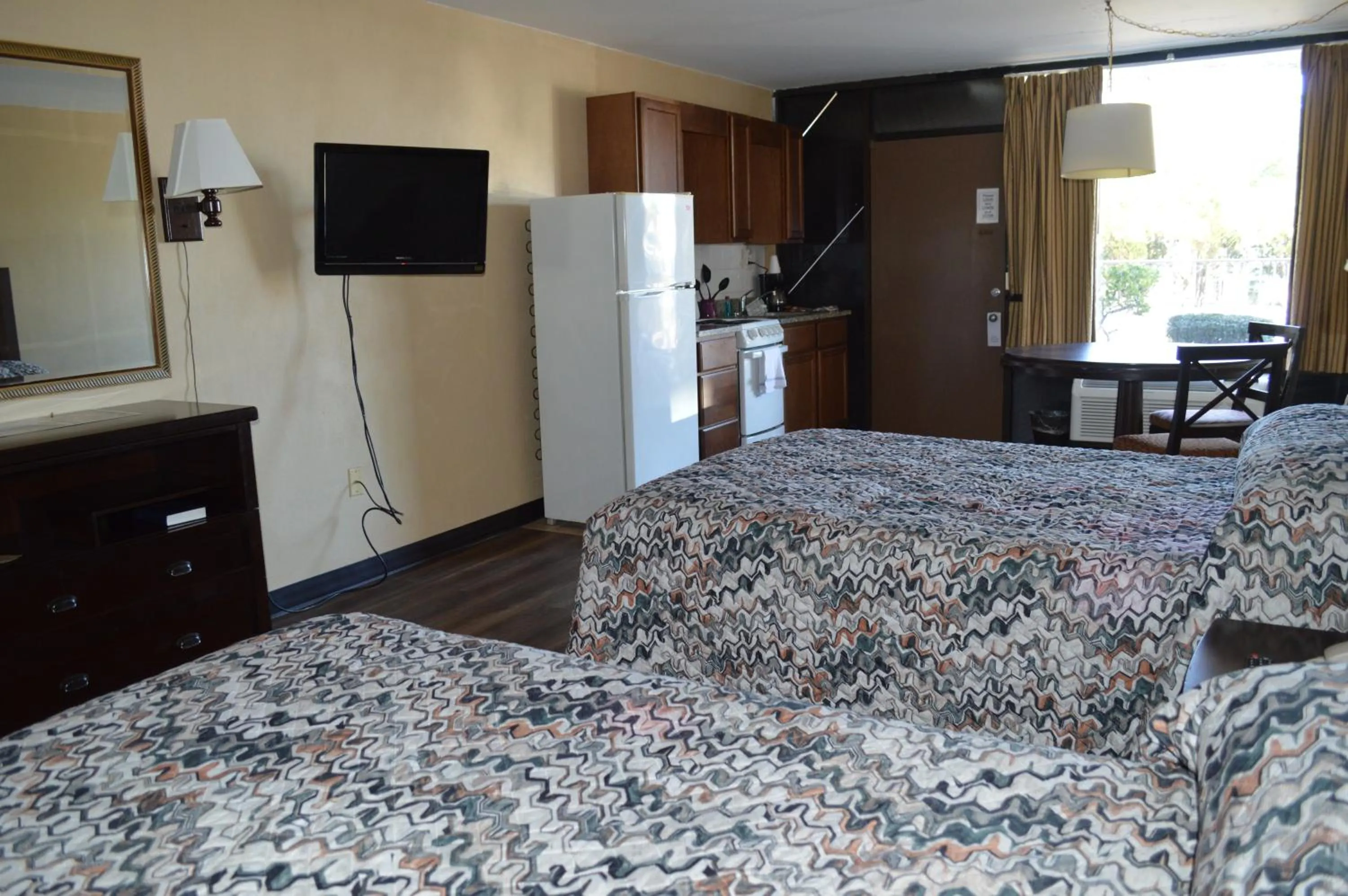 Bed in Tarpon Shores Inn