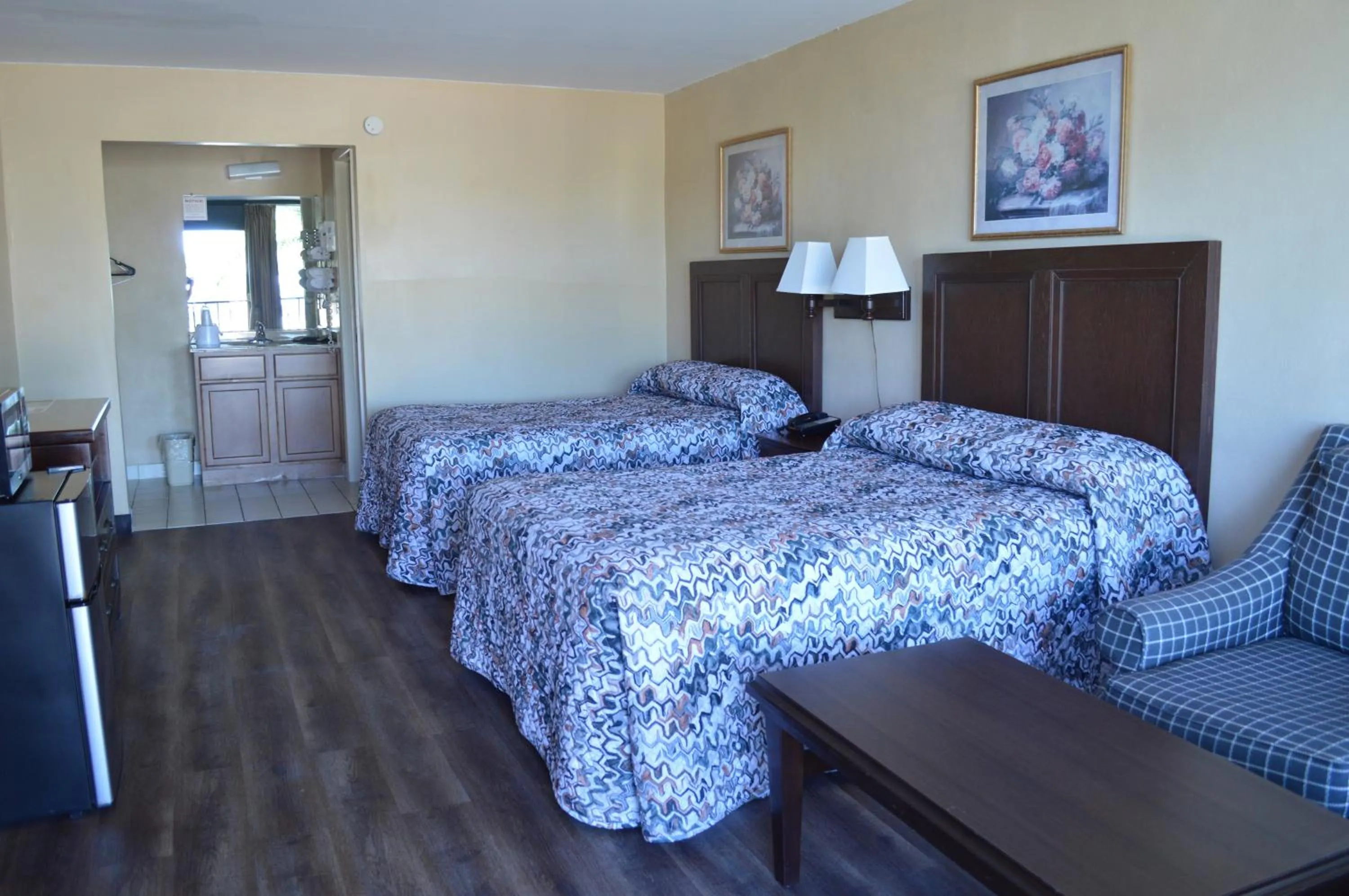 Bed in Tarpon Shores Inn