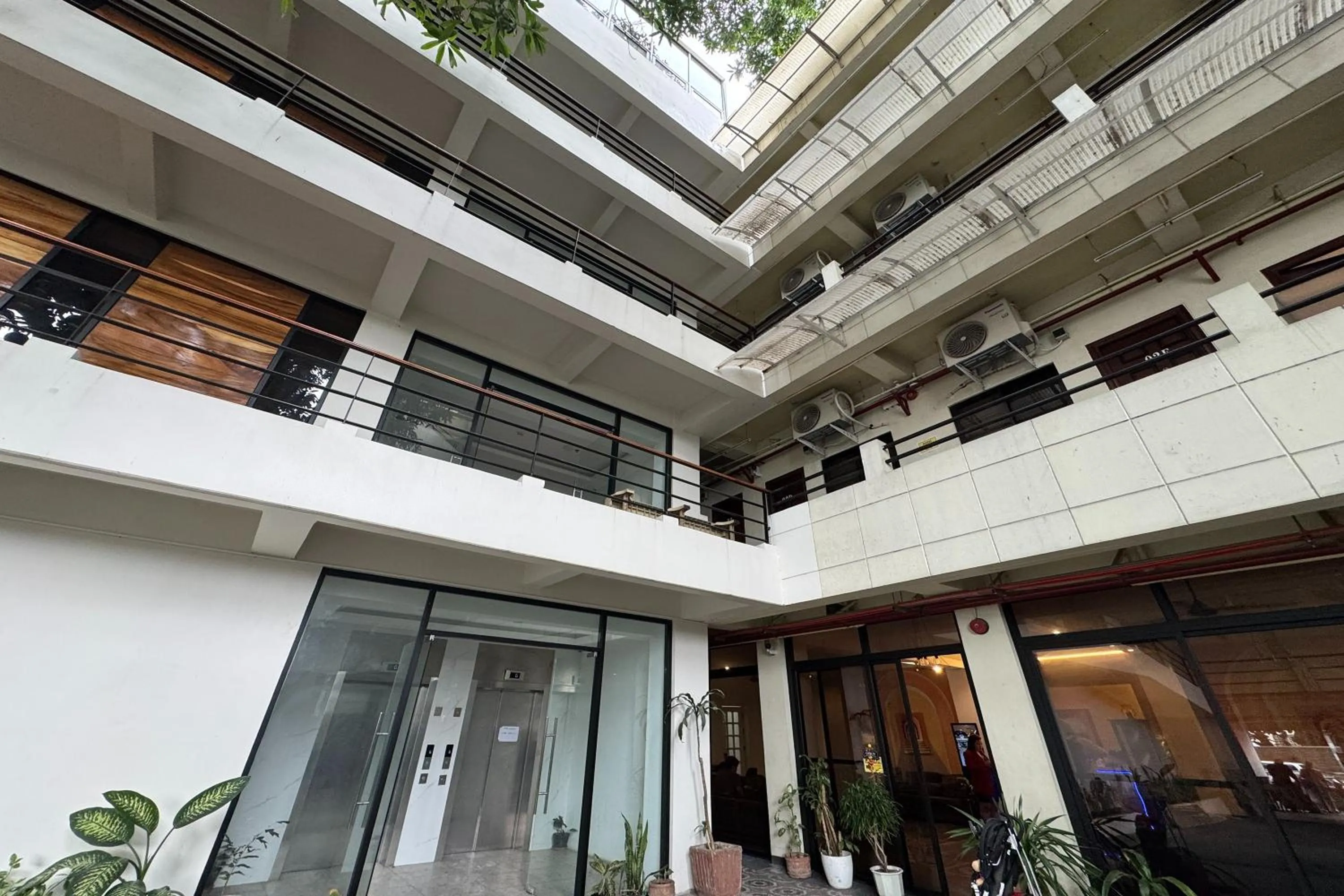 Property building in Franca Arcade near Quezon City Circle