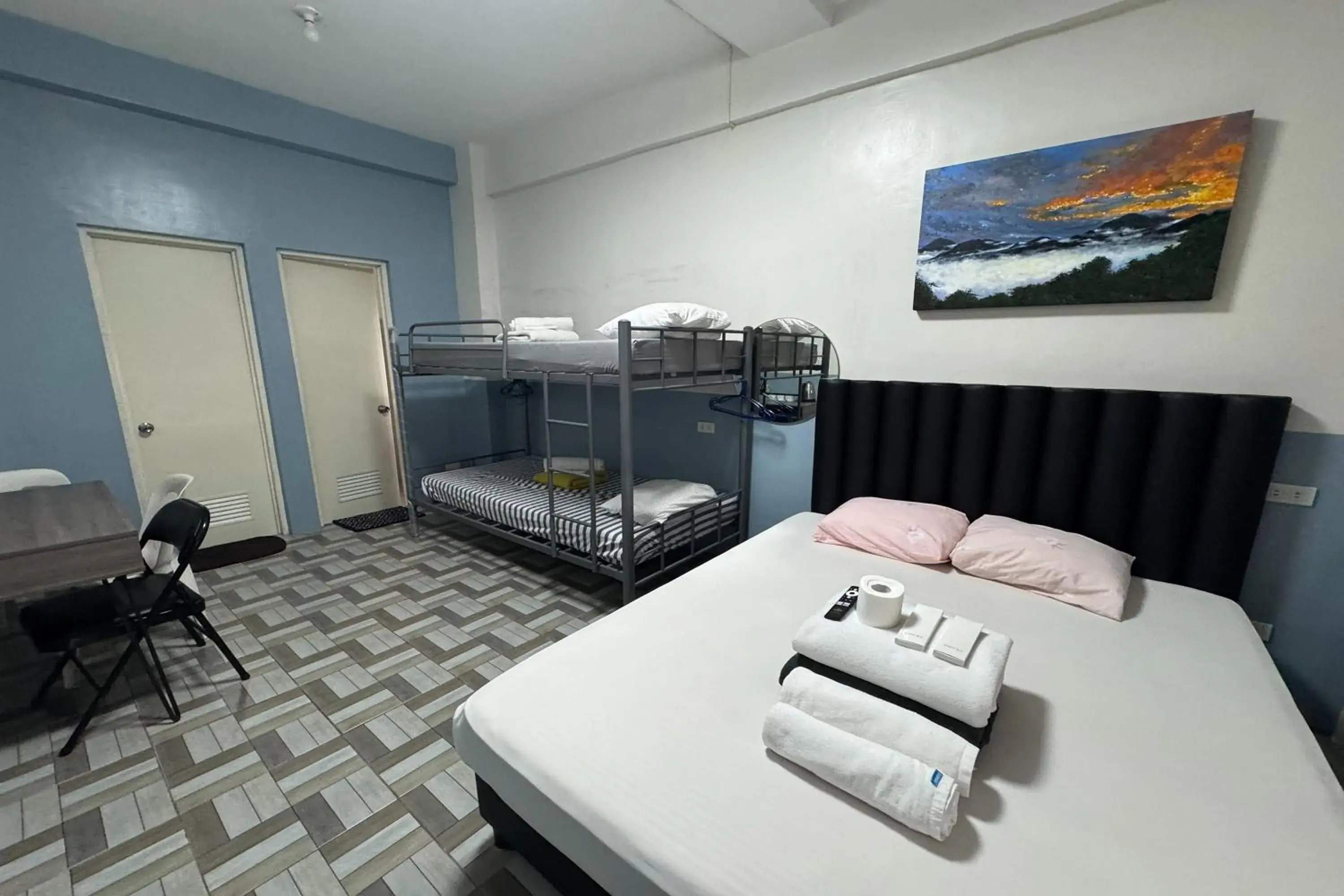 Quadruple Room in Franca Arcade near Quezon City Circle Quadruple Room in Franca Arcade near Quezon City Circle